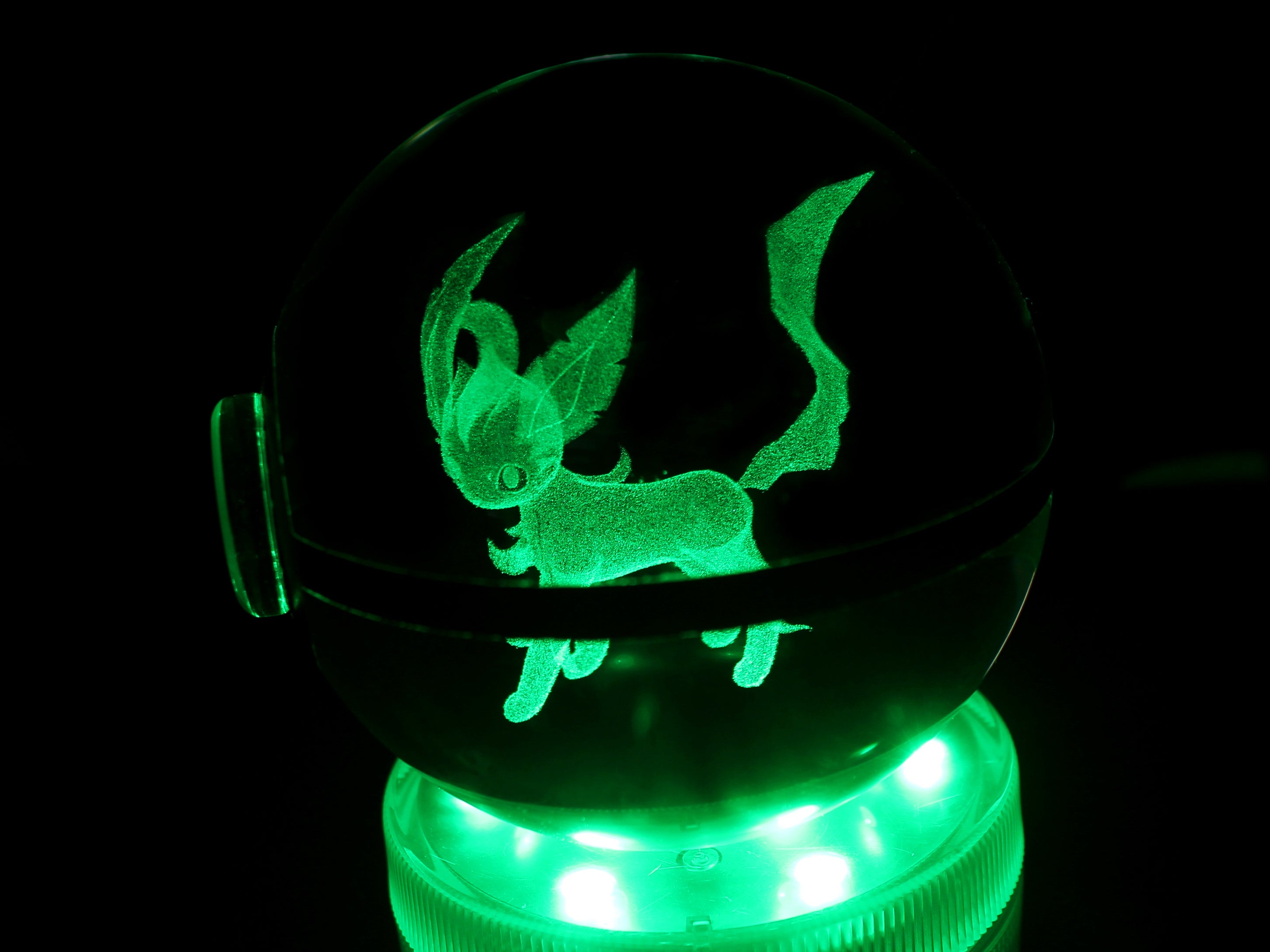 Leafeon Large Crystal Pokeball