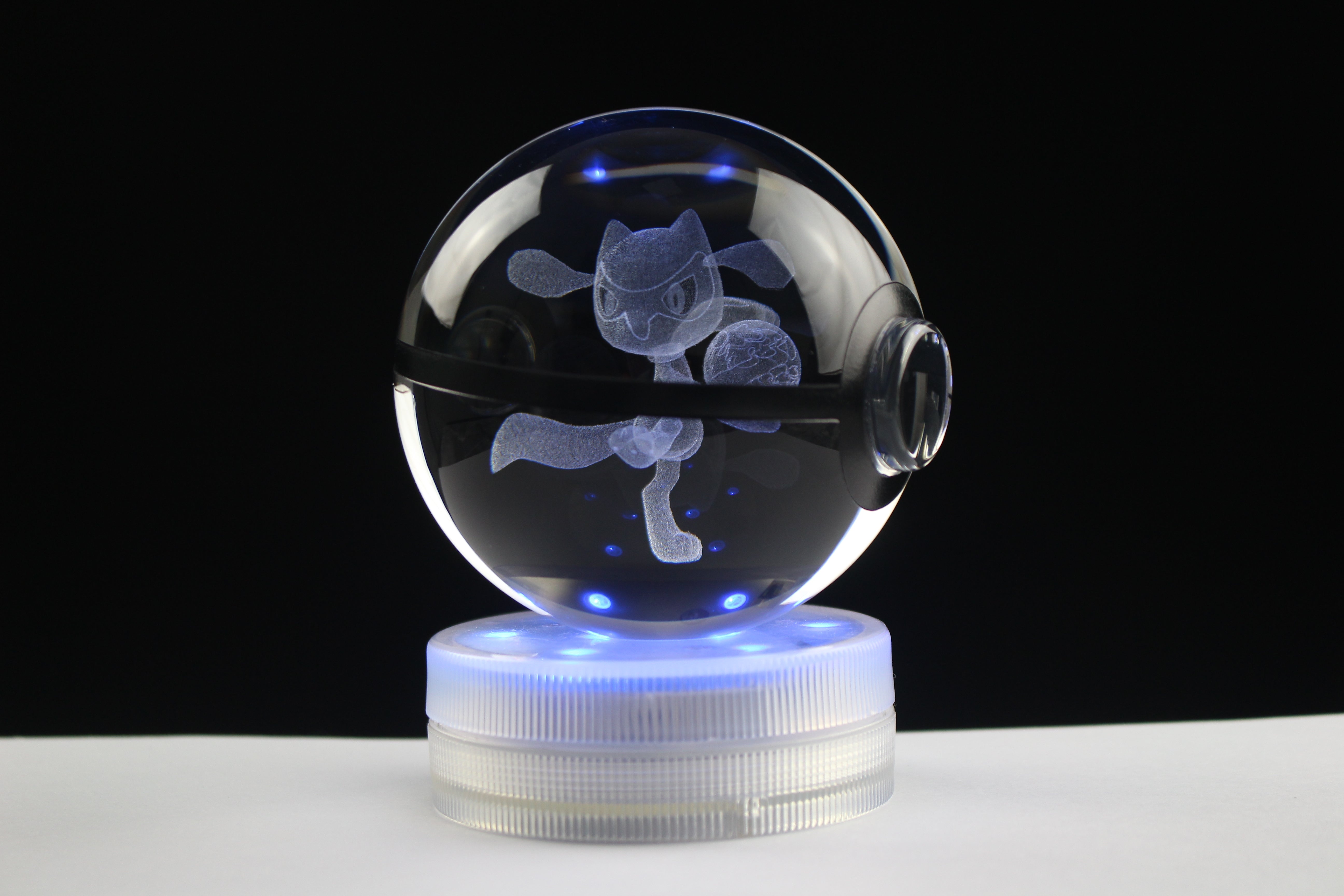 Riolu Large Crystal Pokeball