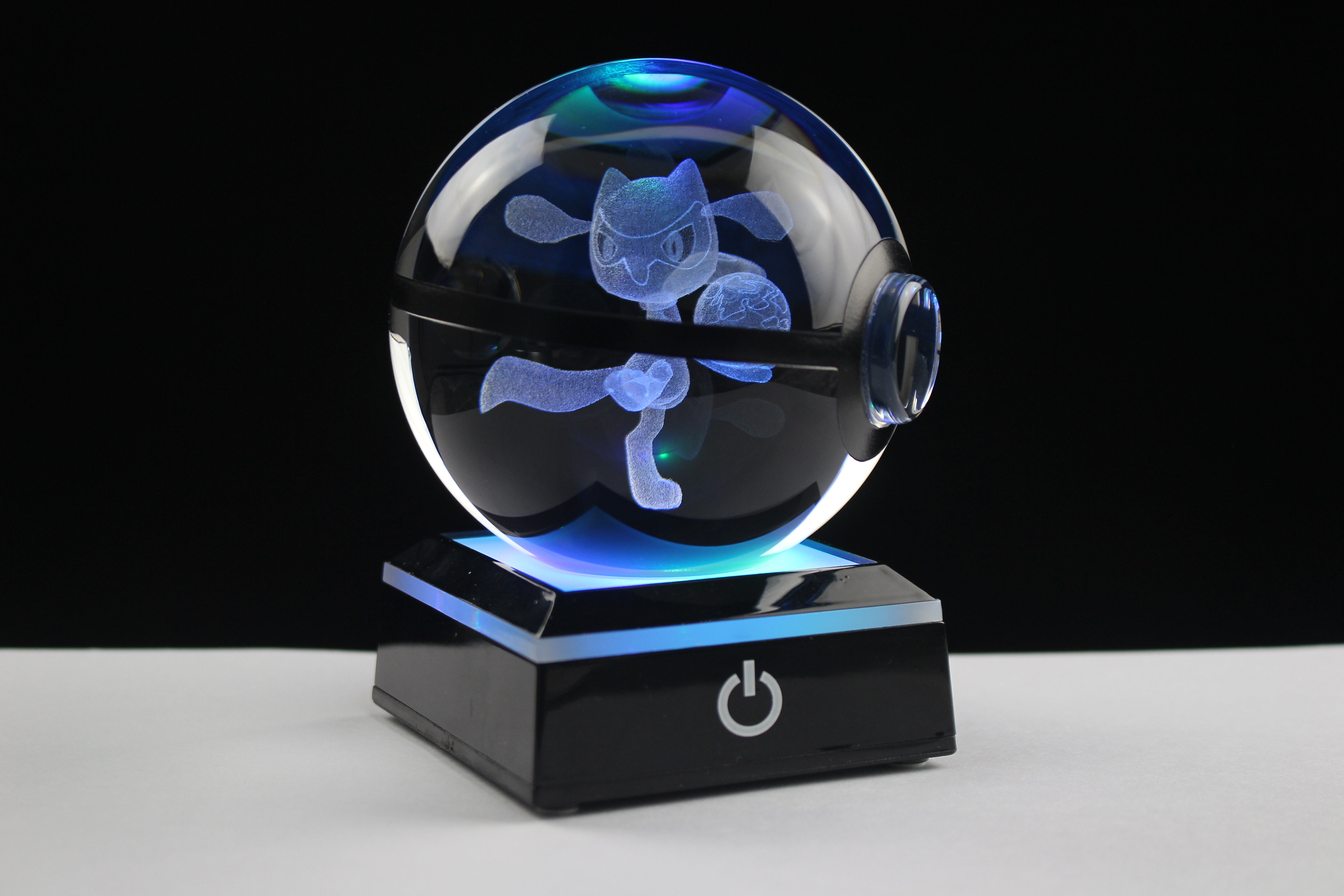 Riolu Large Crystal Pokeball