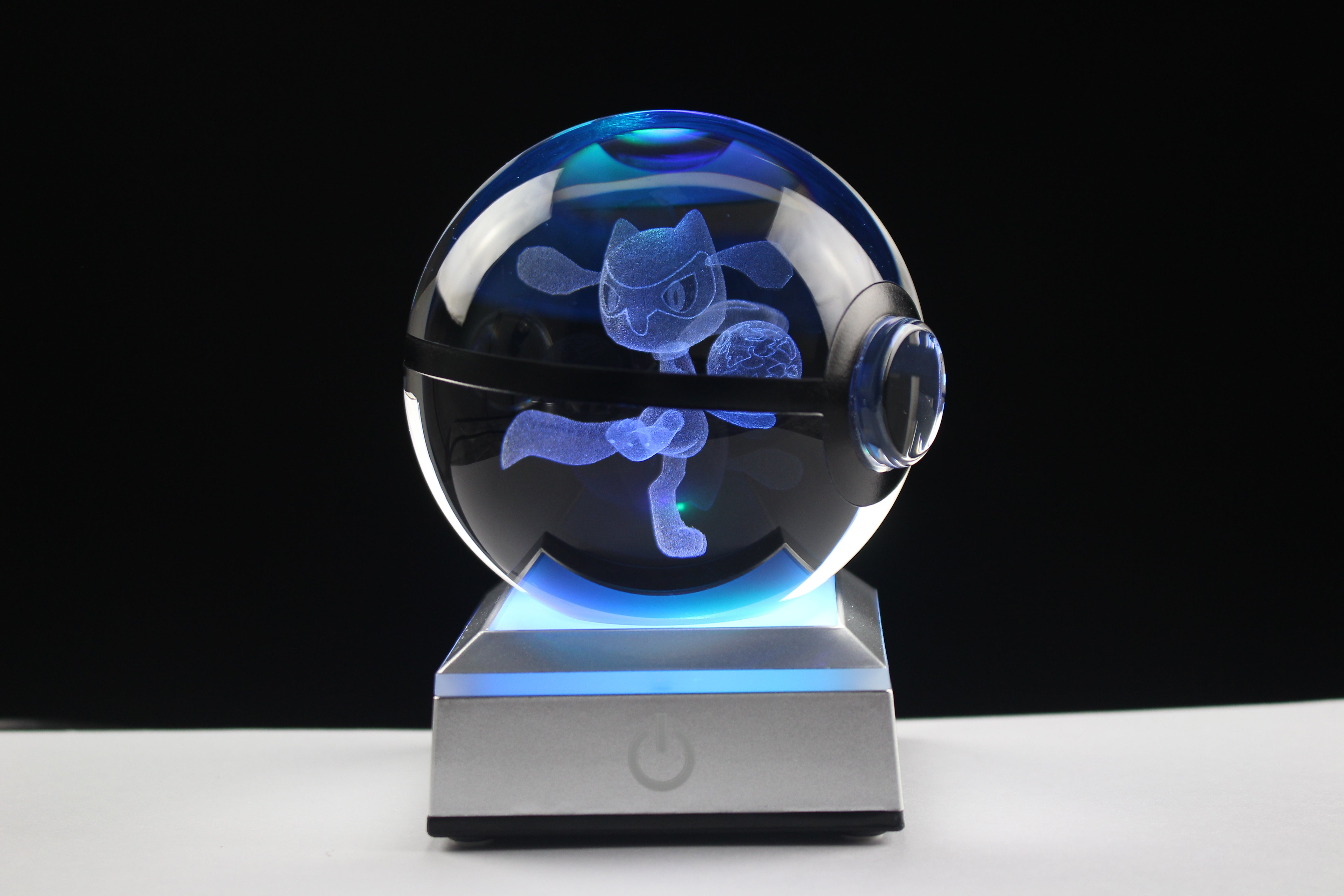 Riolu Large Crystal Pokeball