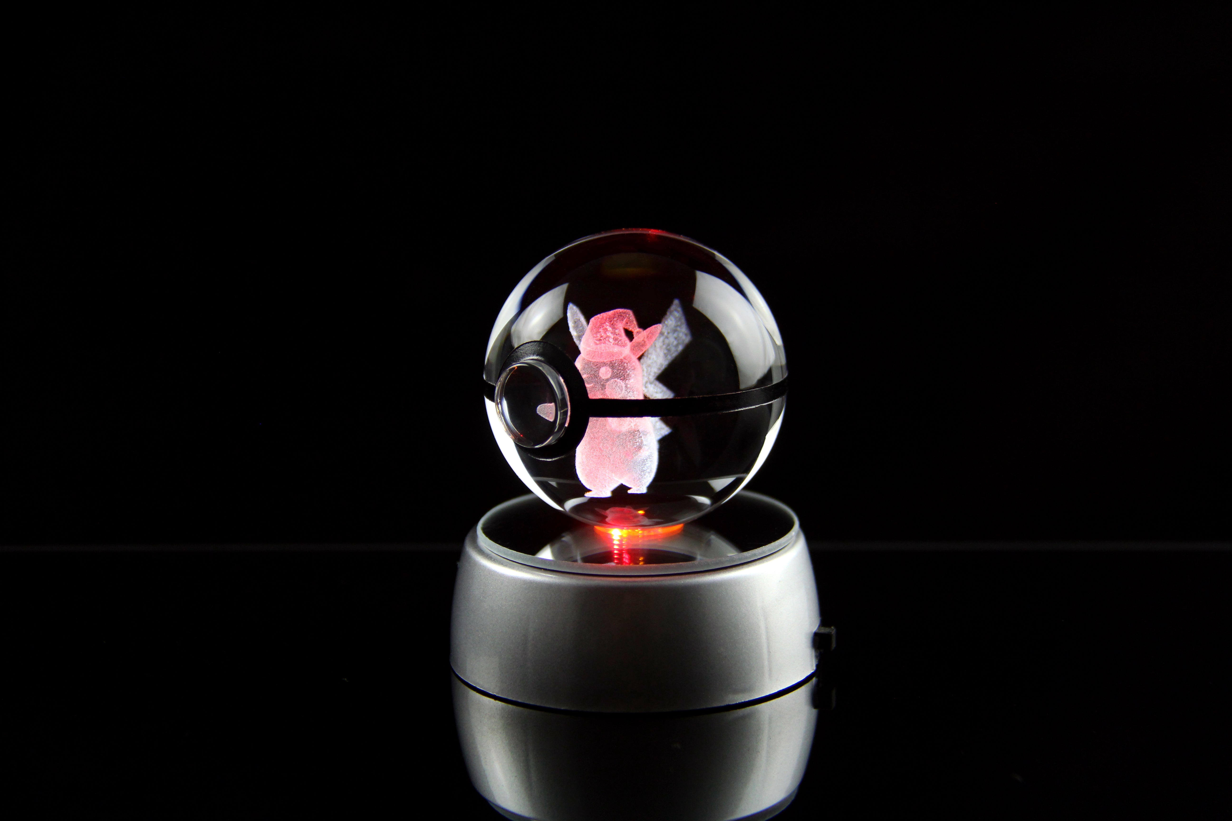 CHRISTMAS Pikachu Large Crystal Pokeball