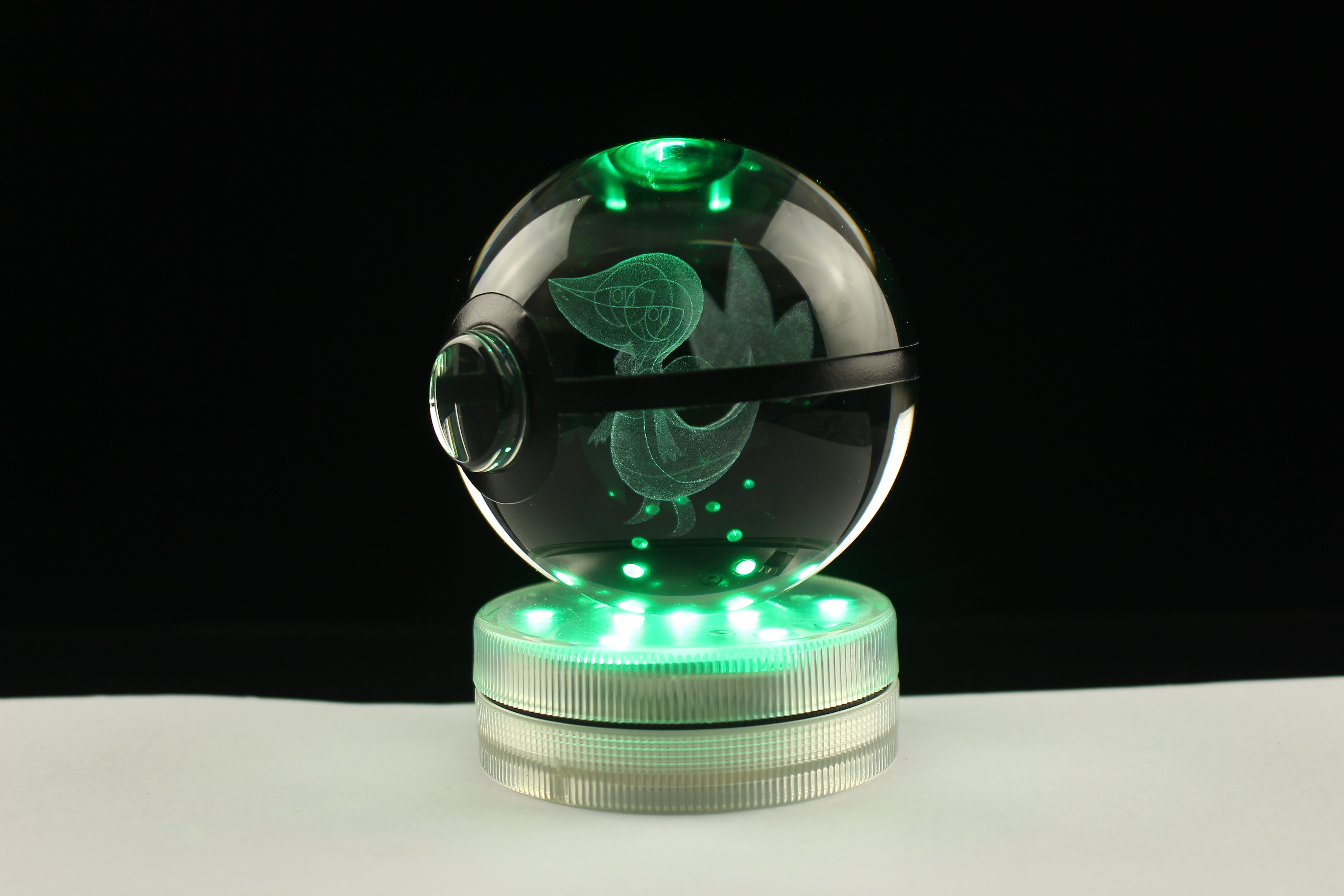 Snivy Large Crystal Pokeball