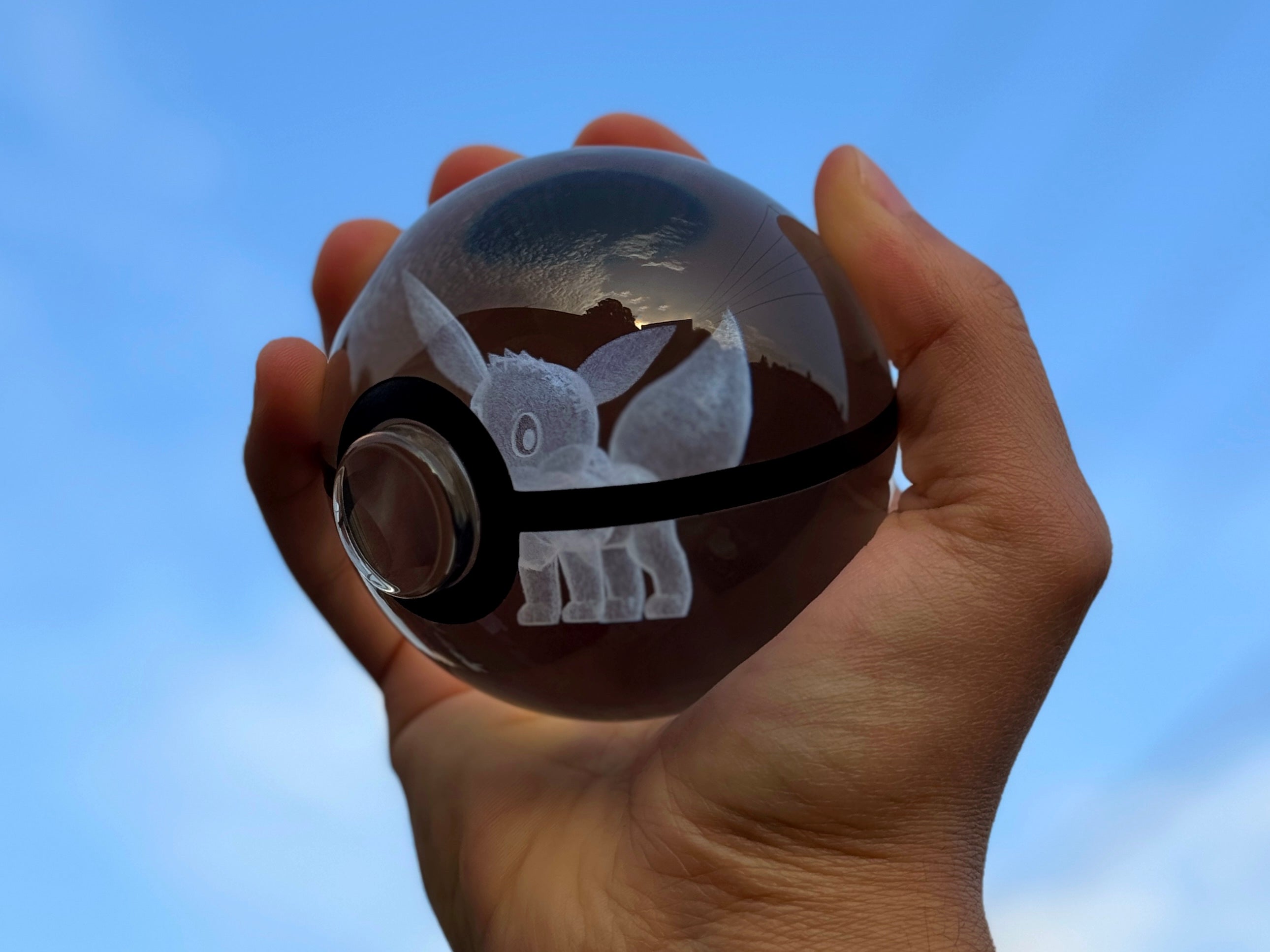 Eevee Large Crystal Pokeball