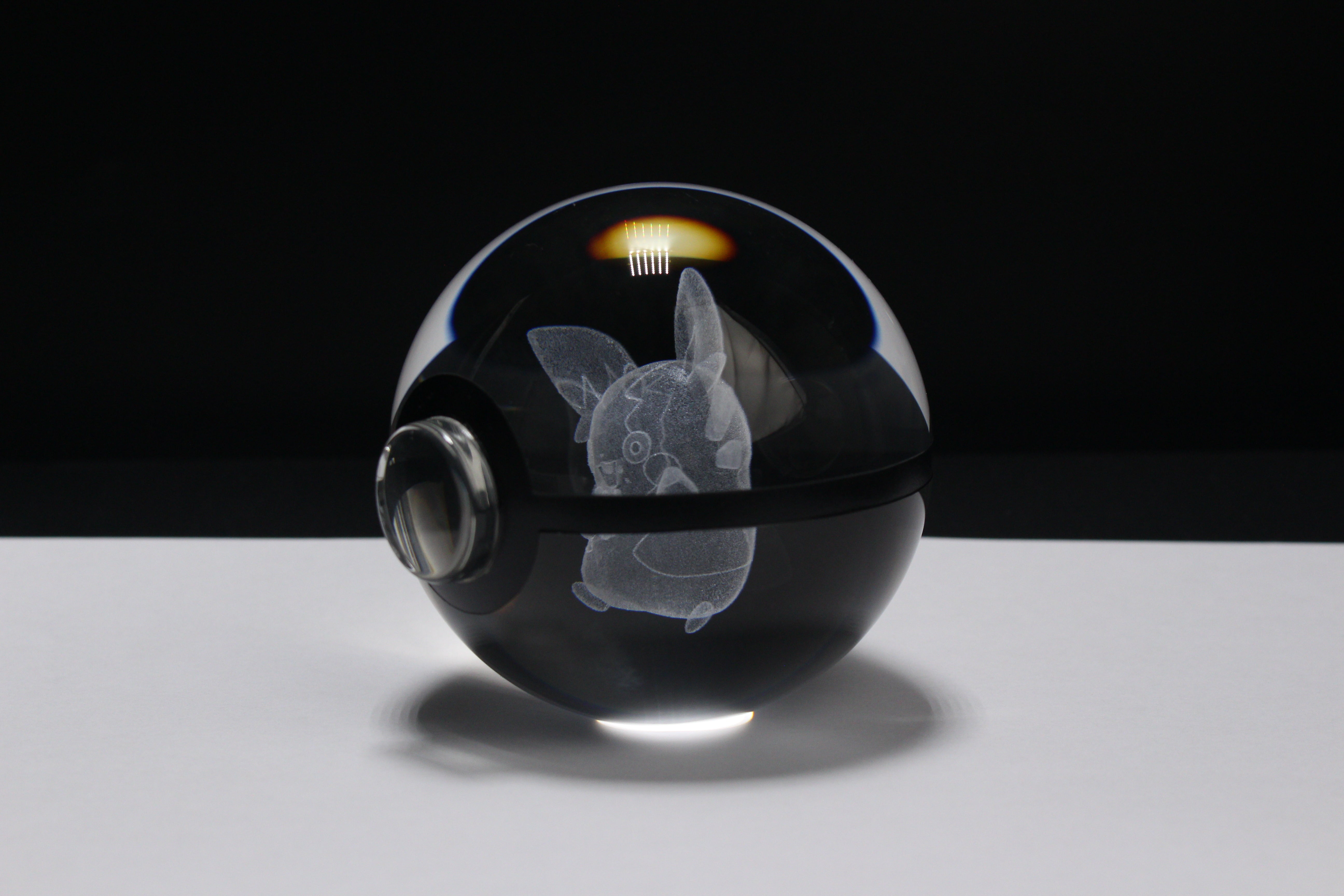 Morpeko Large Crystal Pokeball