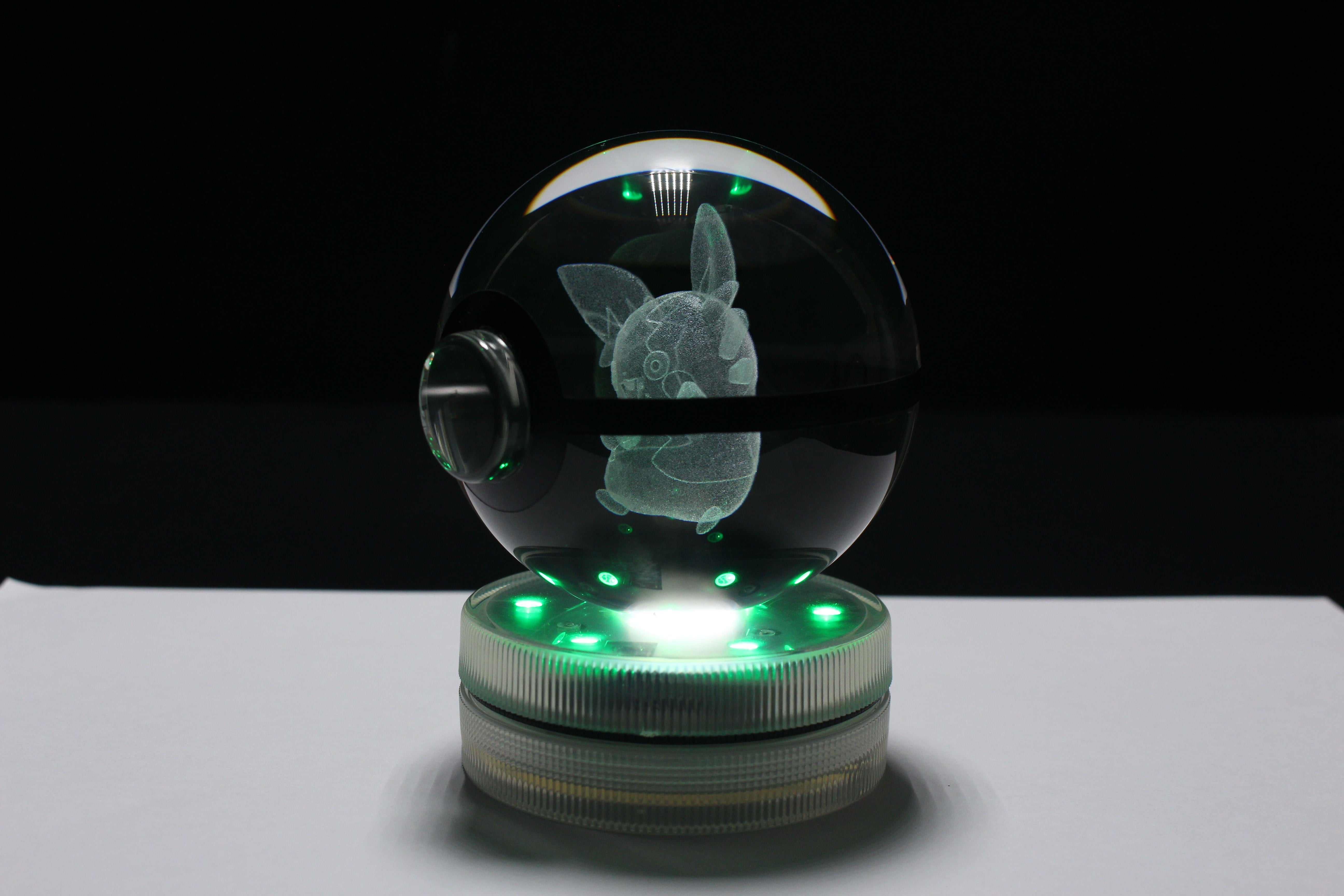 Morpeko Large Crystal Pokeball