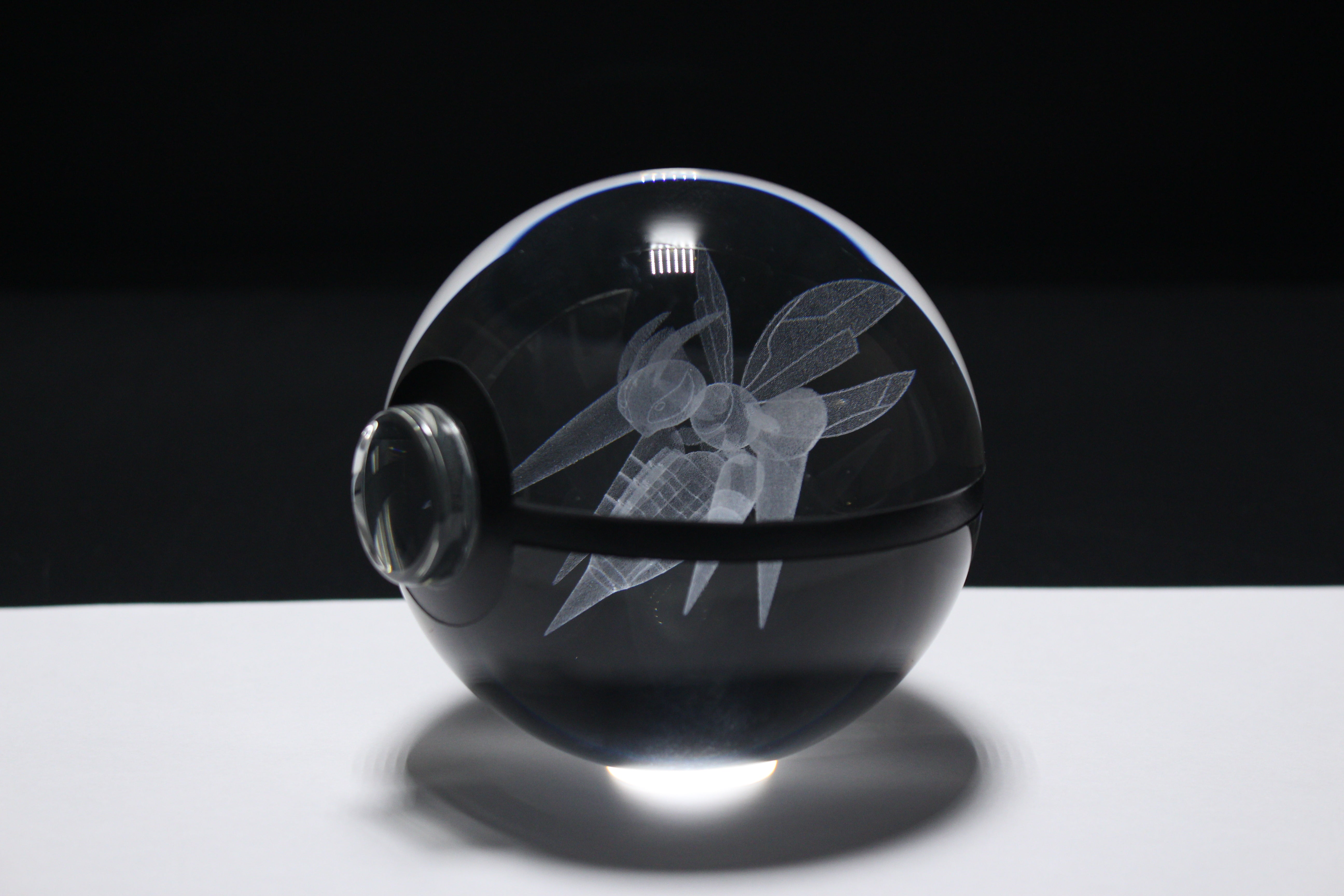 Mega Beedrill Large Crystal Pokeball