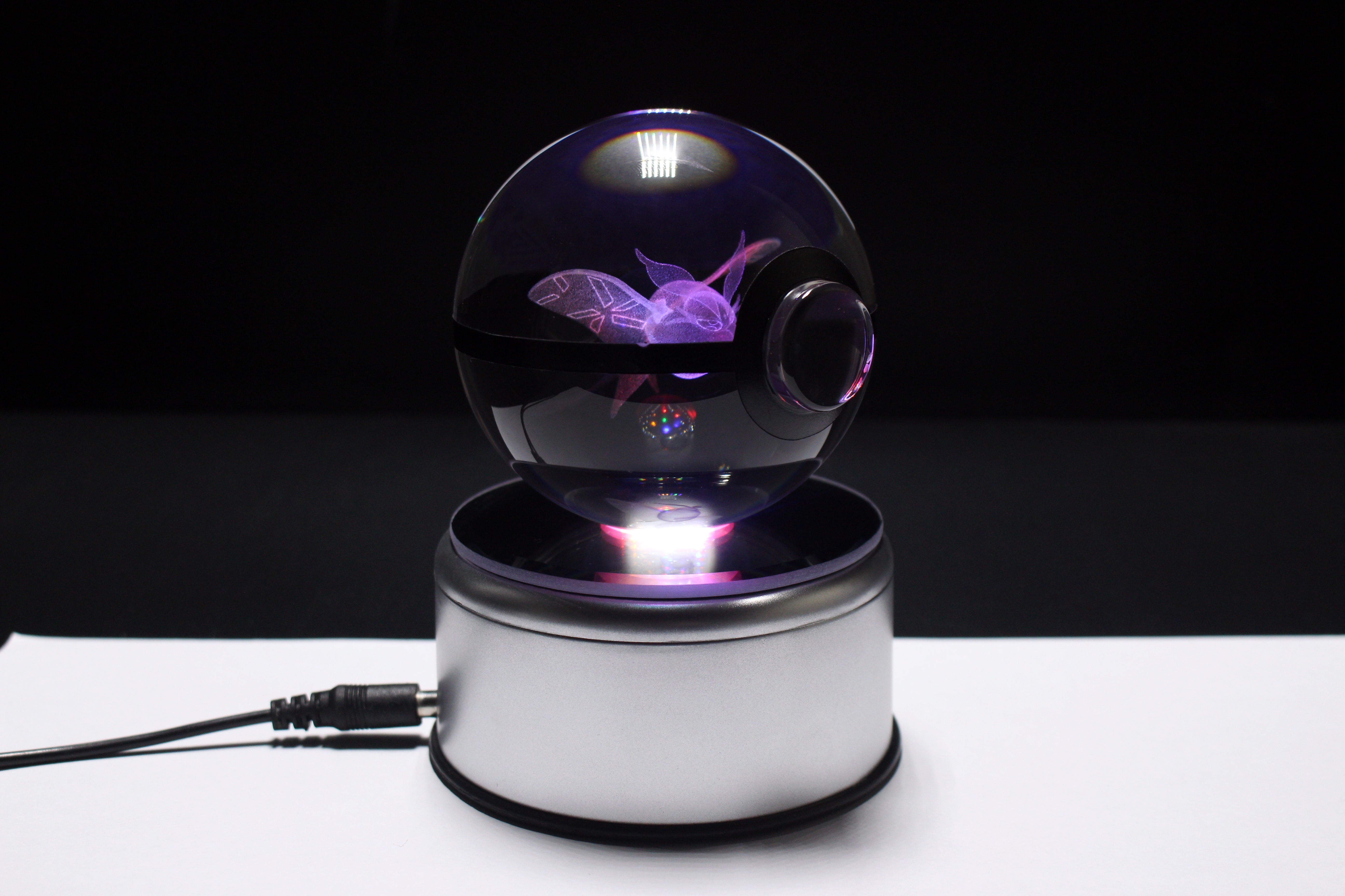 Frosmoth Large Crystal Pokeball