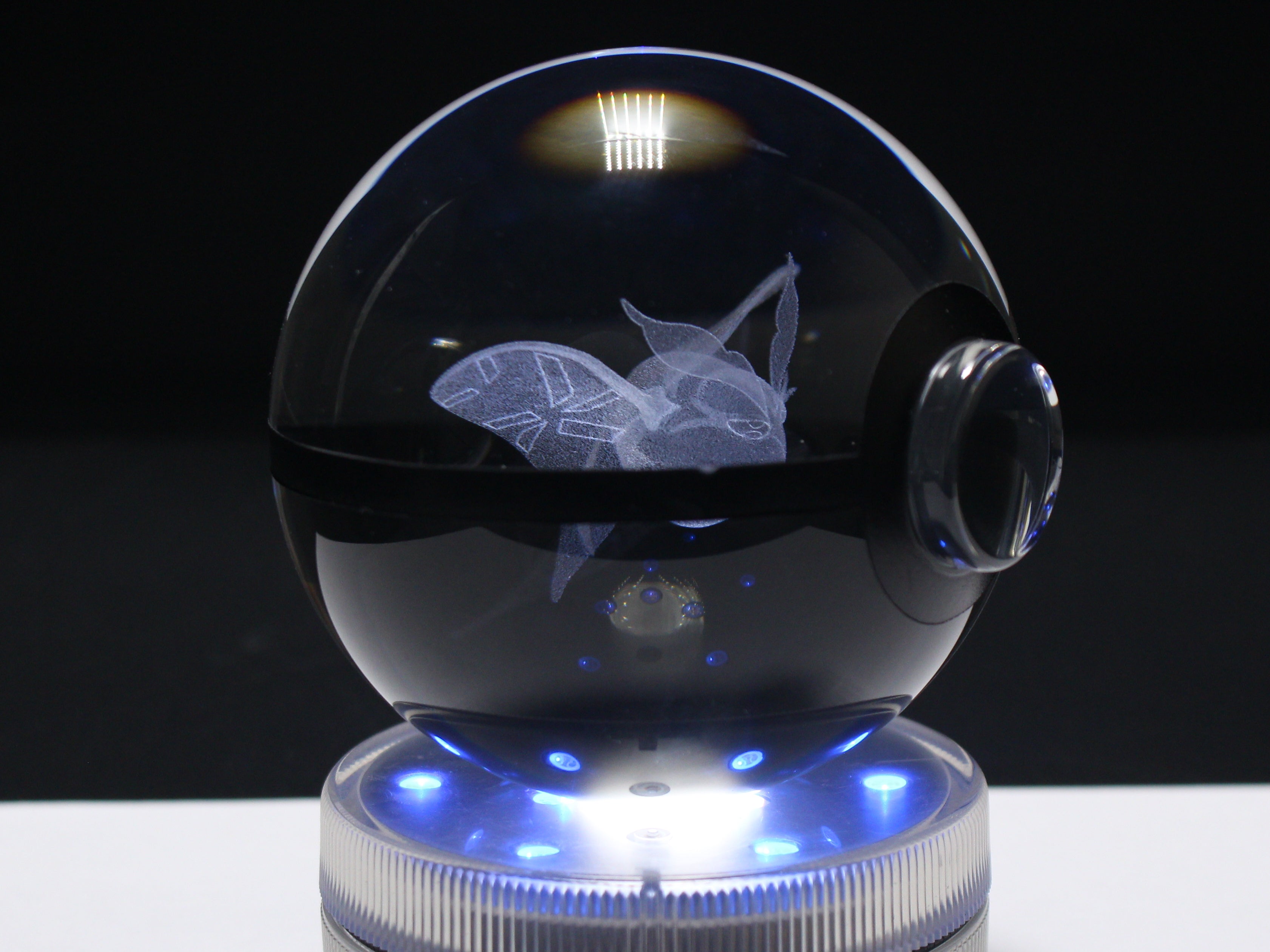 Frosmoth Large Crystal Pokeball