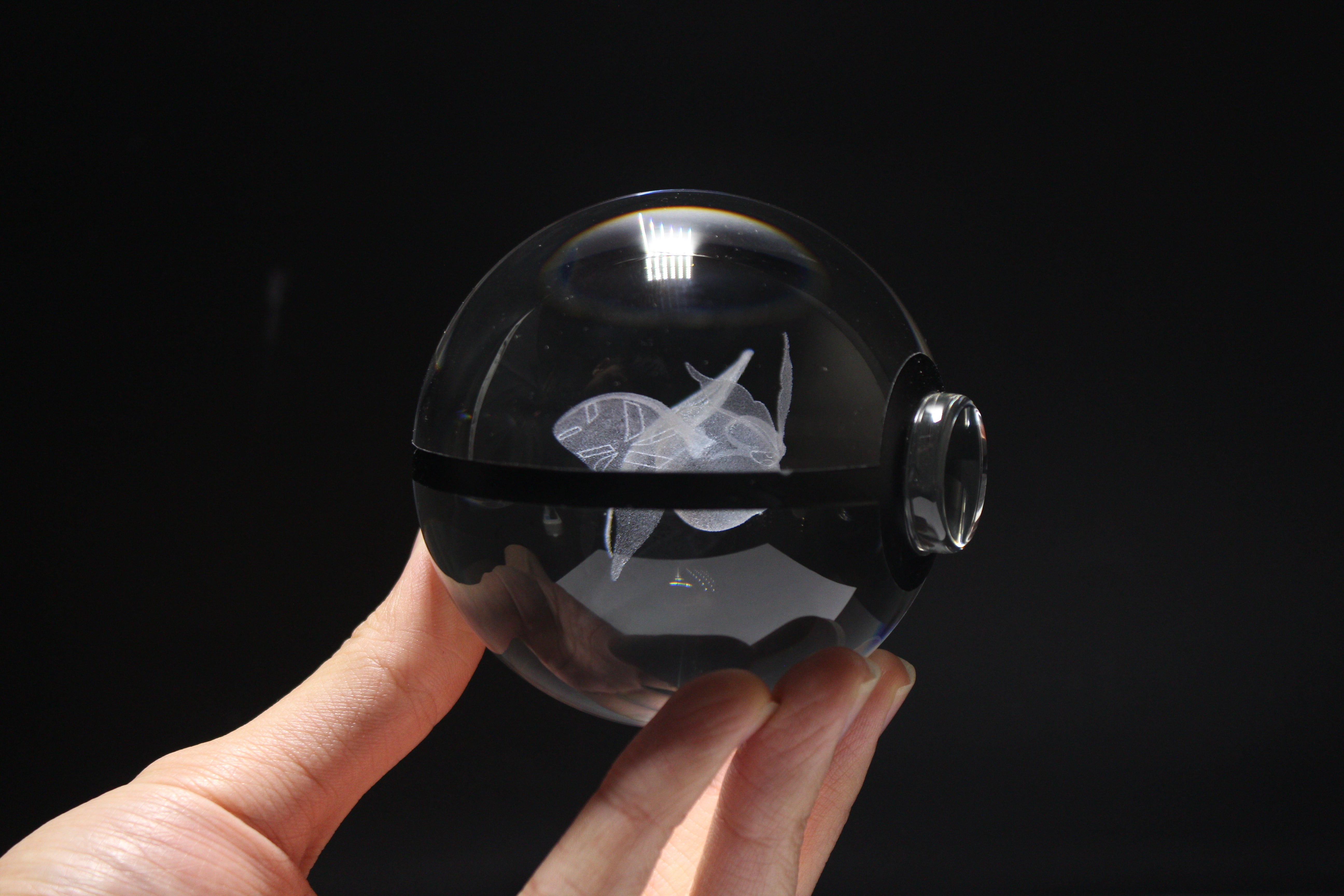 Frosmoth Large Crystal Pokeball