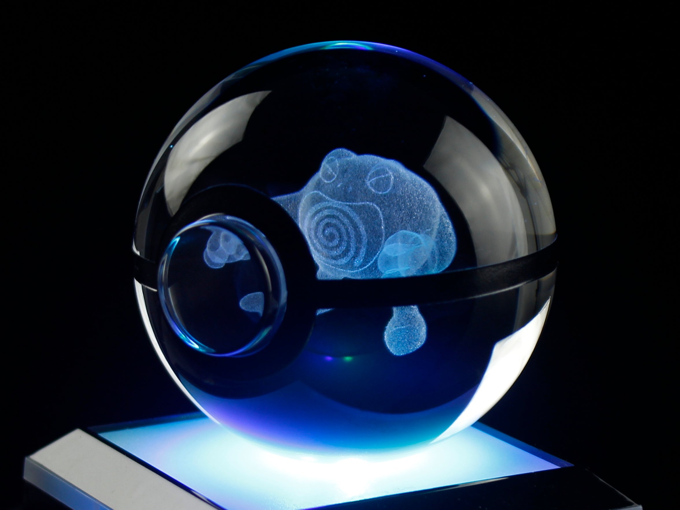 Poliwrath Large Crystal Pokeball