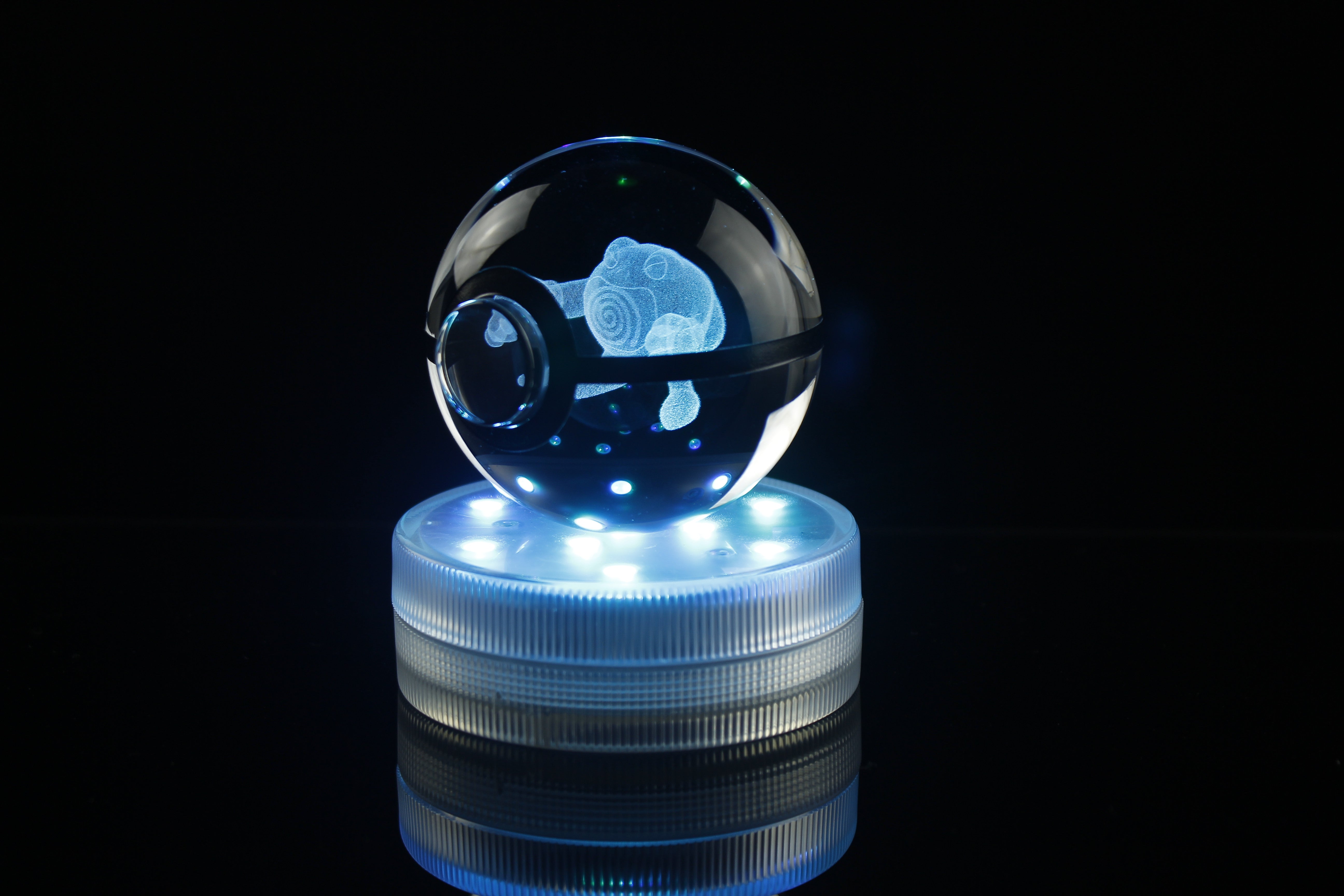 Poliwrath Large Crystal Pokeball