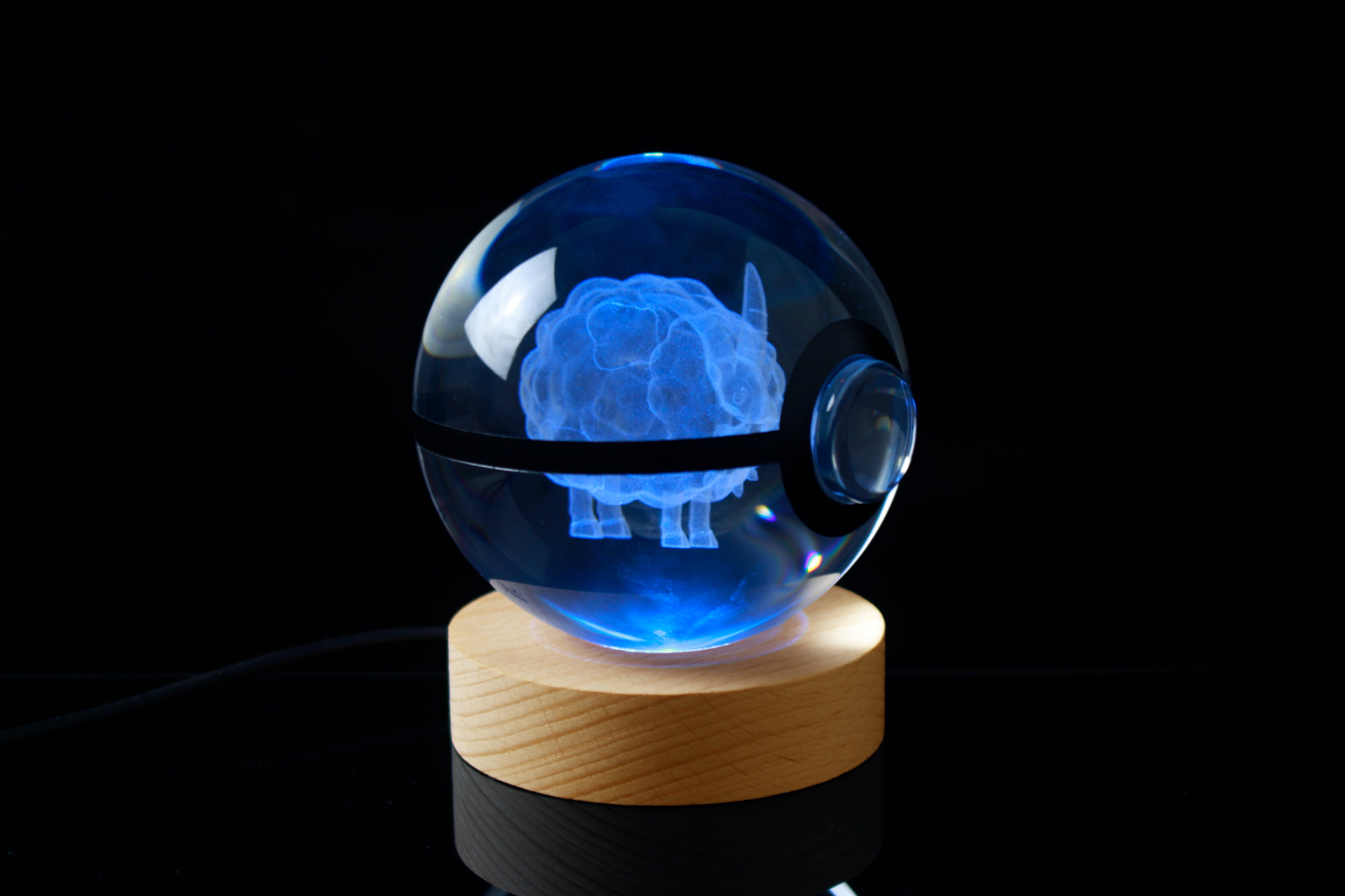 Dubwool Large Crystal Pokeball