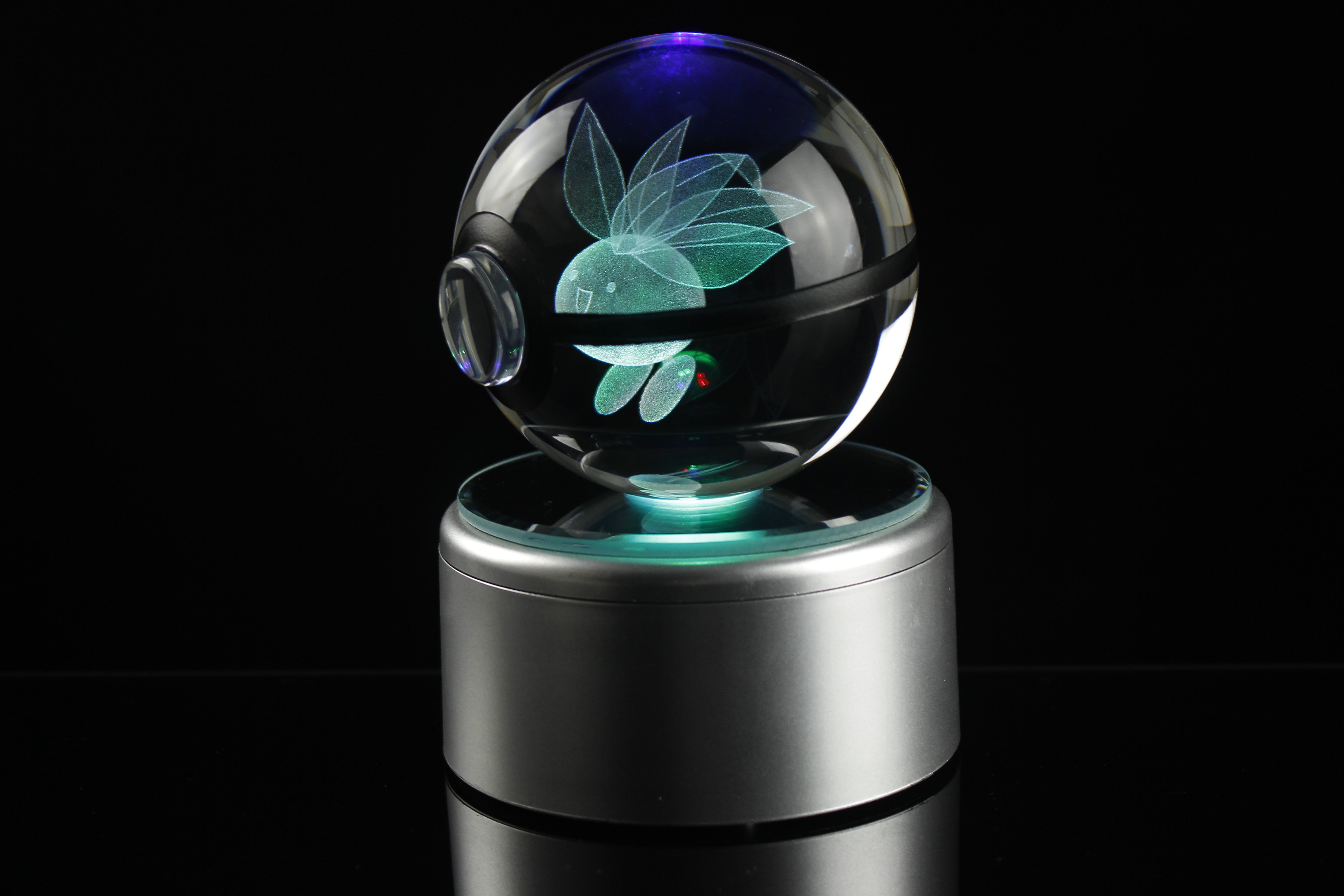 Oddish Large Crystal Pokeball