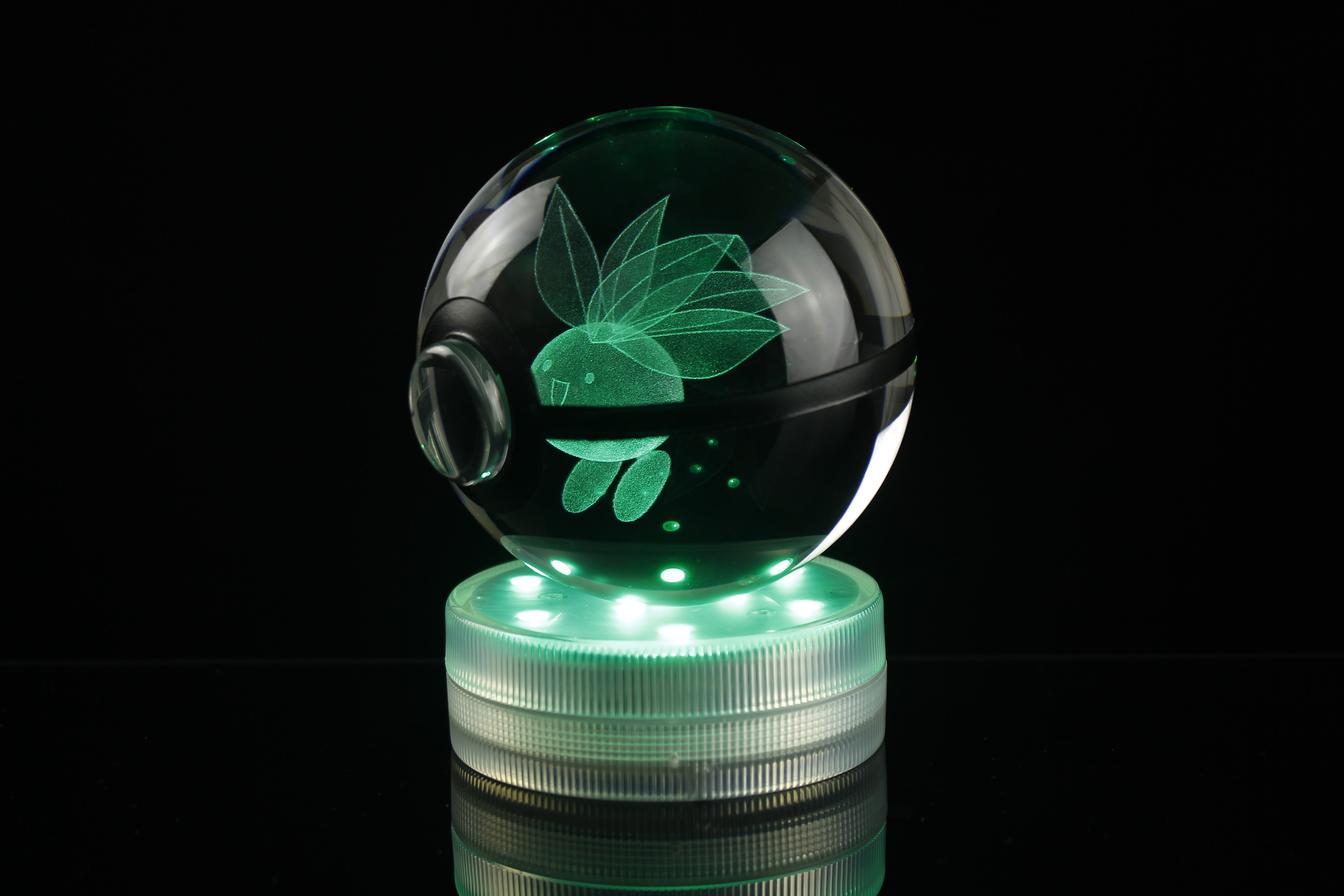 Oddish Large Crystal Pokeball