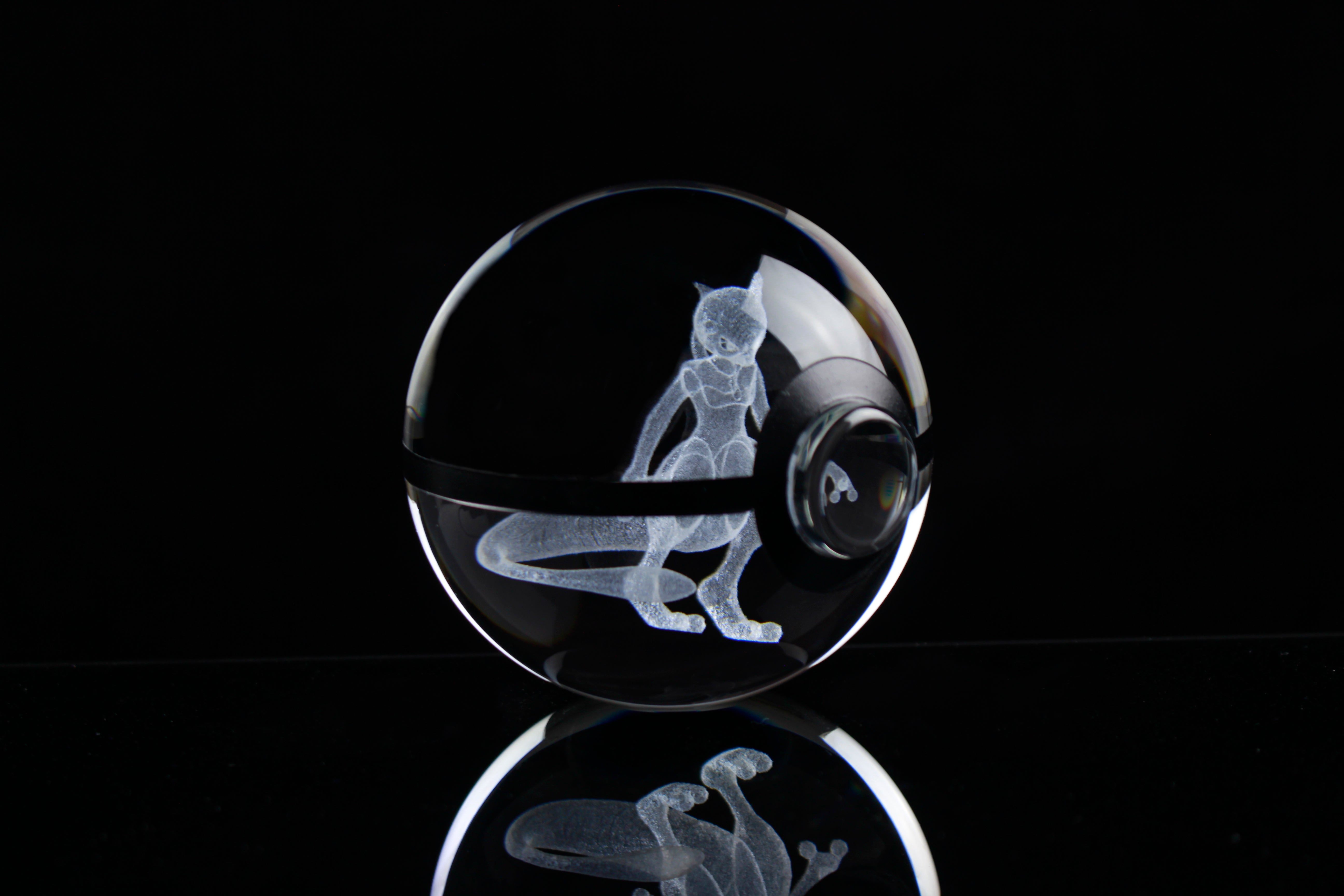 Mewtwo Large Crystal Pokeball