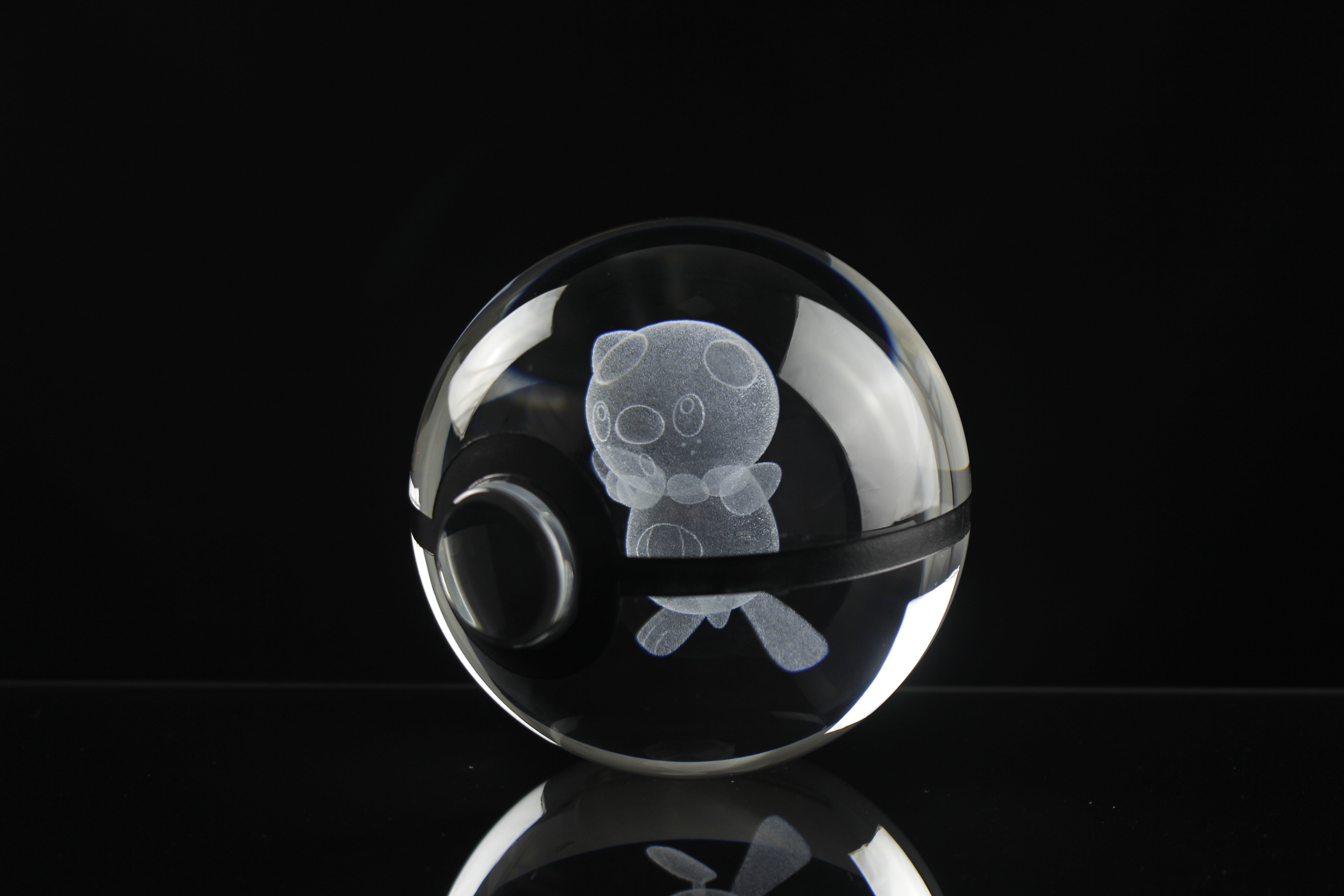 Oshawott Large Crystal Pokeball