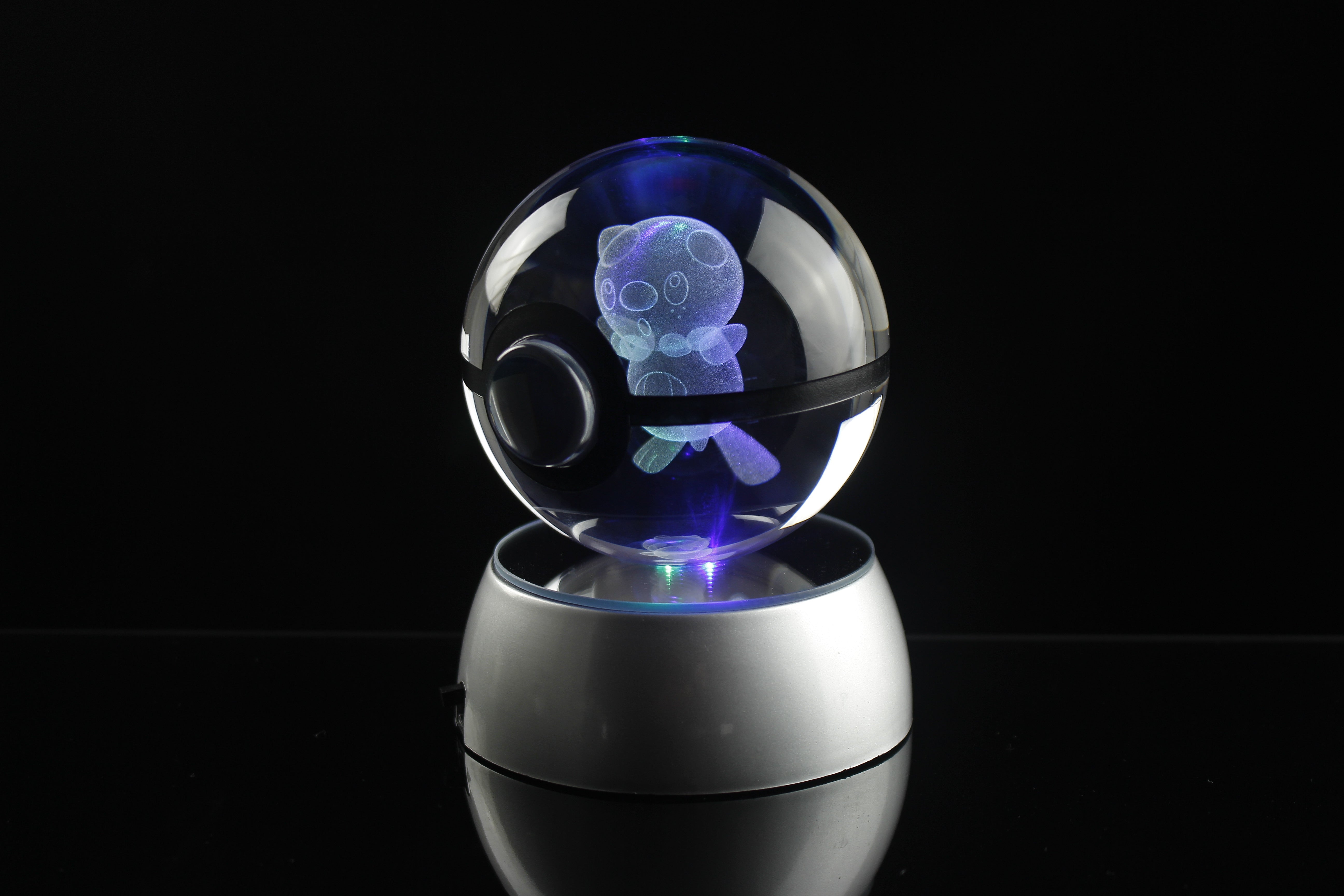 Oshawott Large Crystal Pokeball