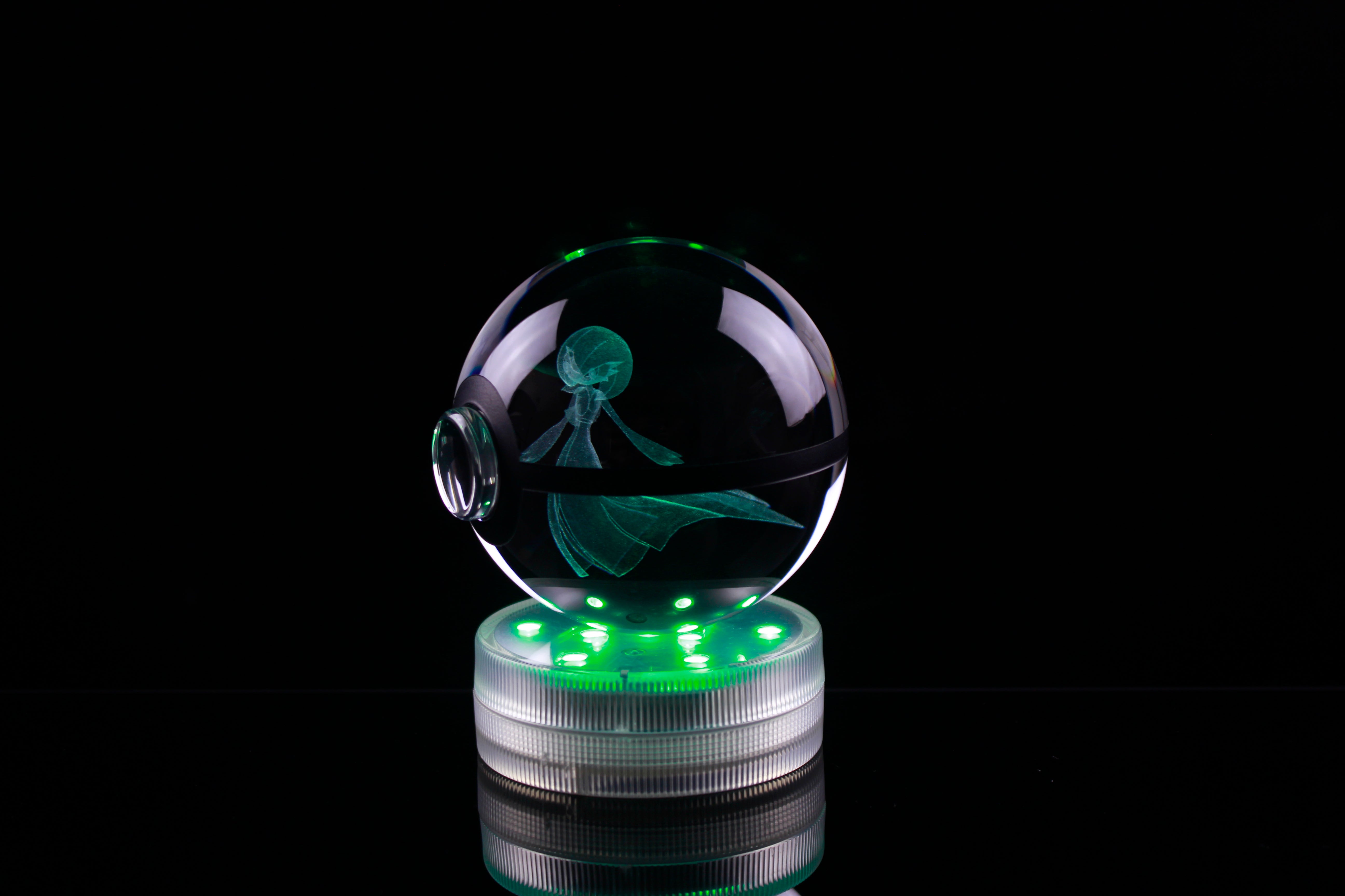 Gardevoir Large Crystal Pokeball