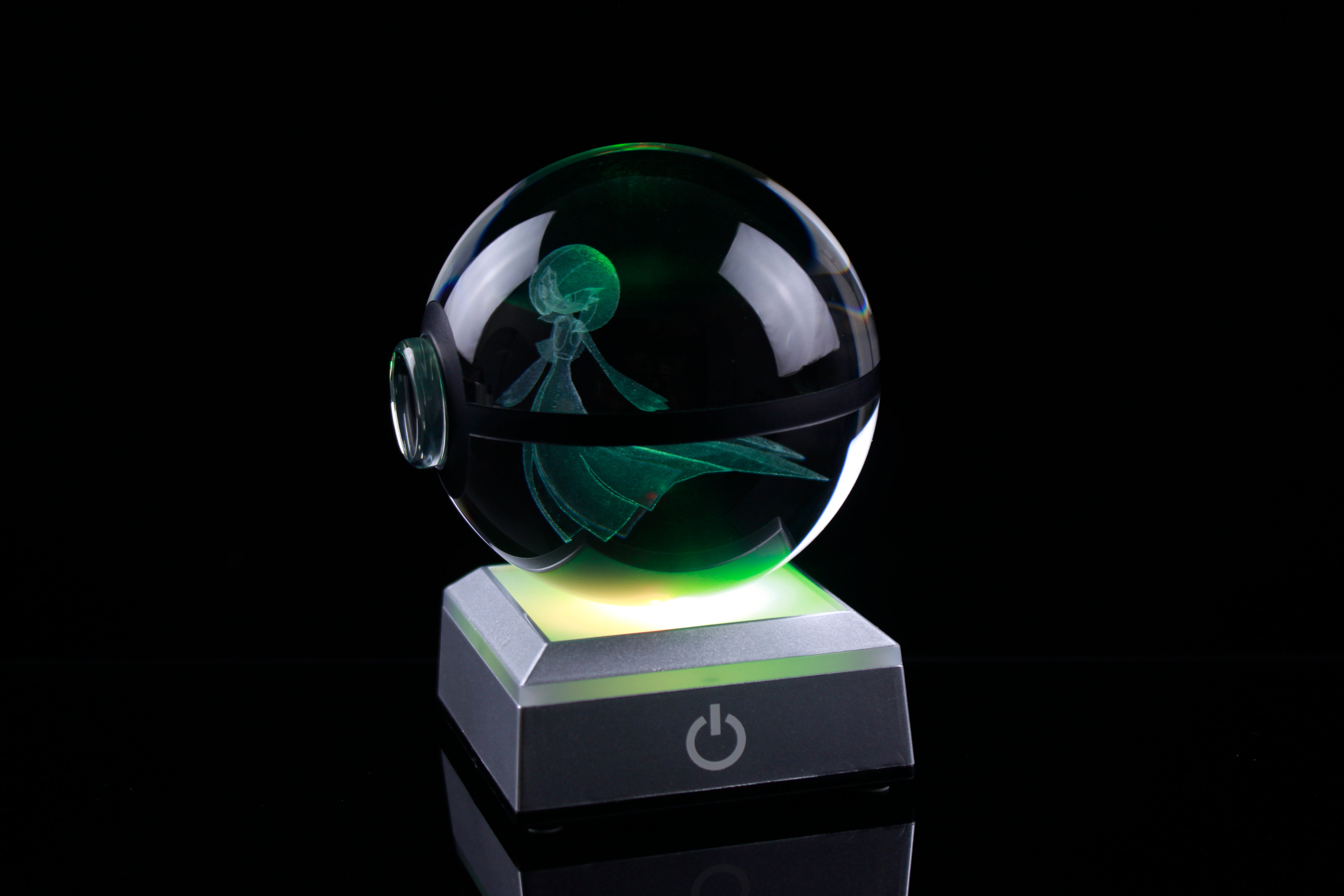 Gardevoir Large Crystal Pokeball