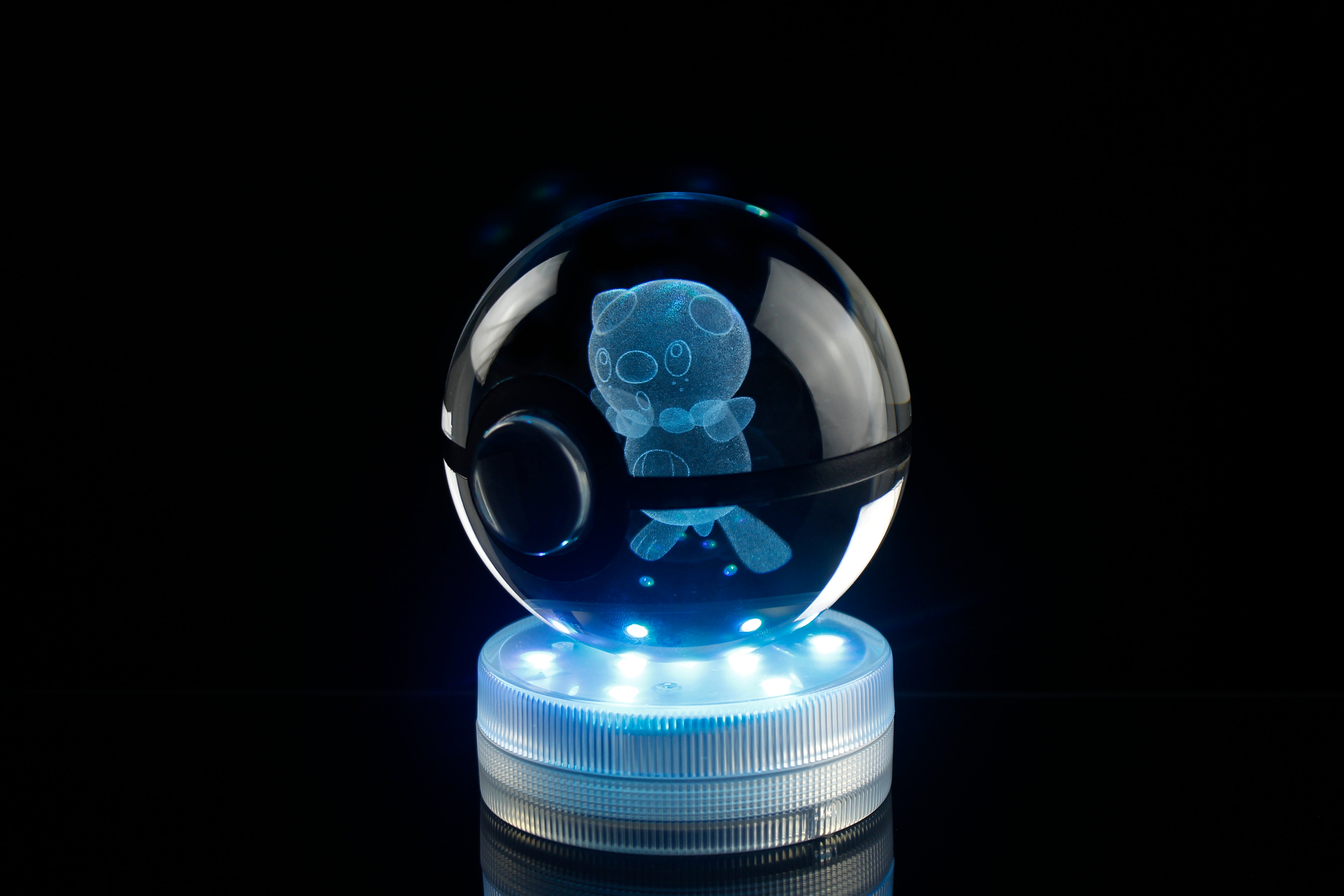 Oshawott Large Crystal Pokeball