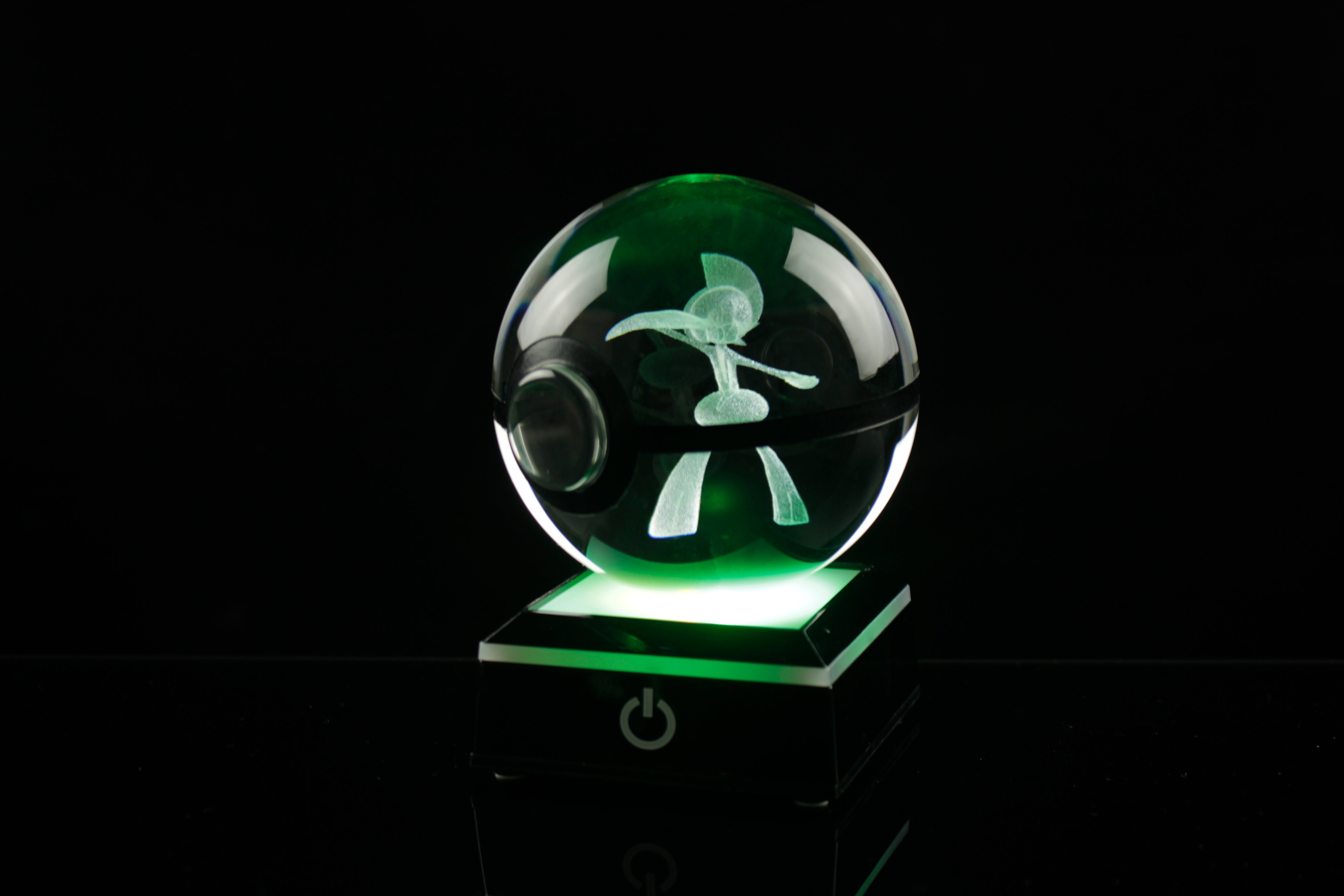 Gallade Large Crystal Pokeball