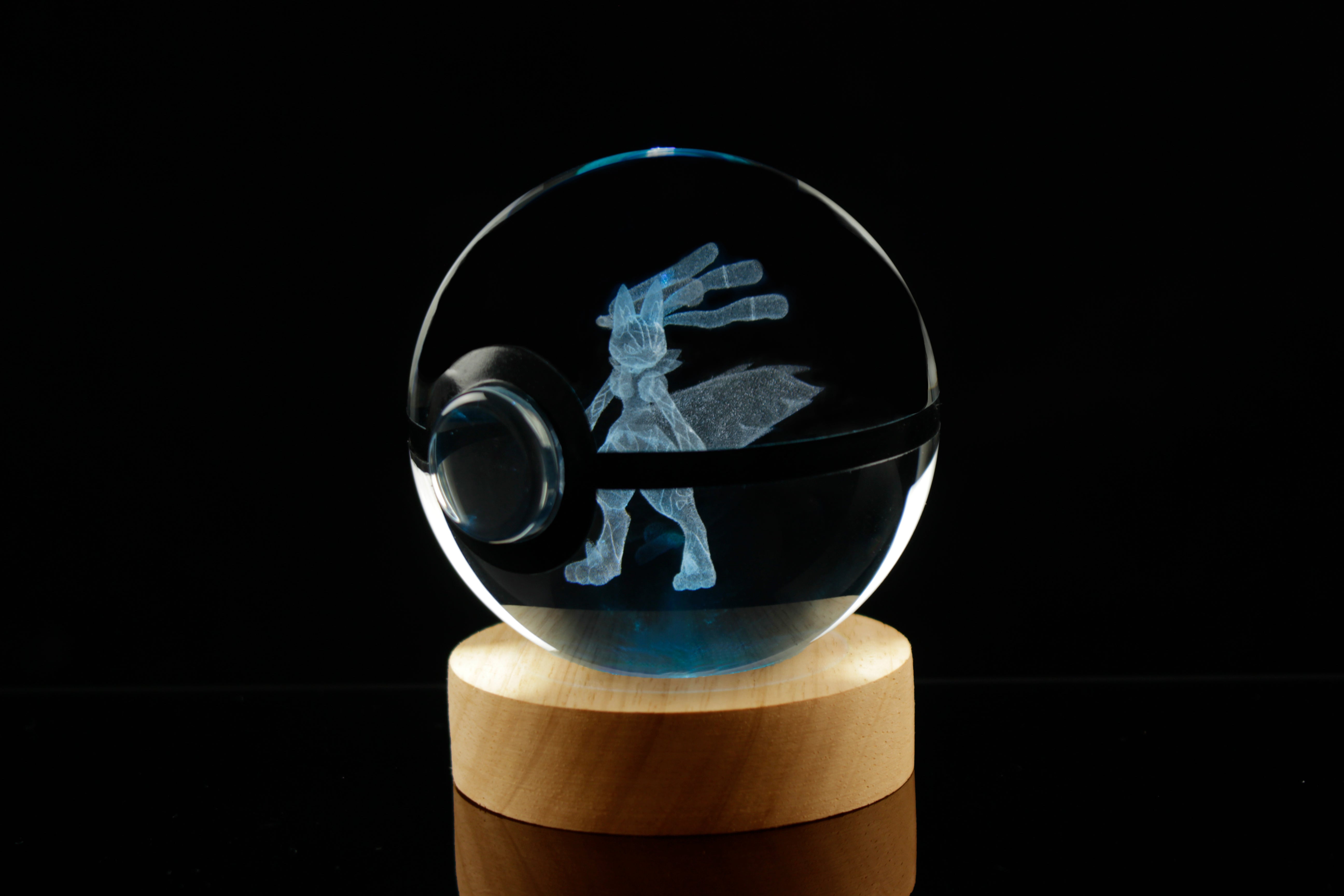 Mega Lucario Large Crystal Pokeball