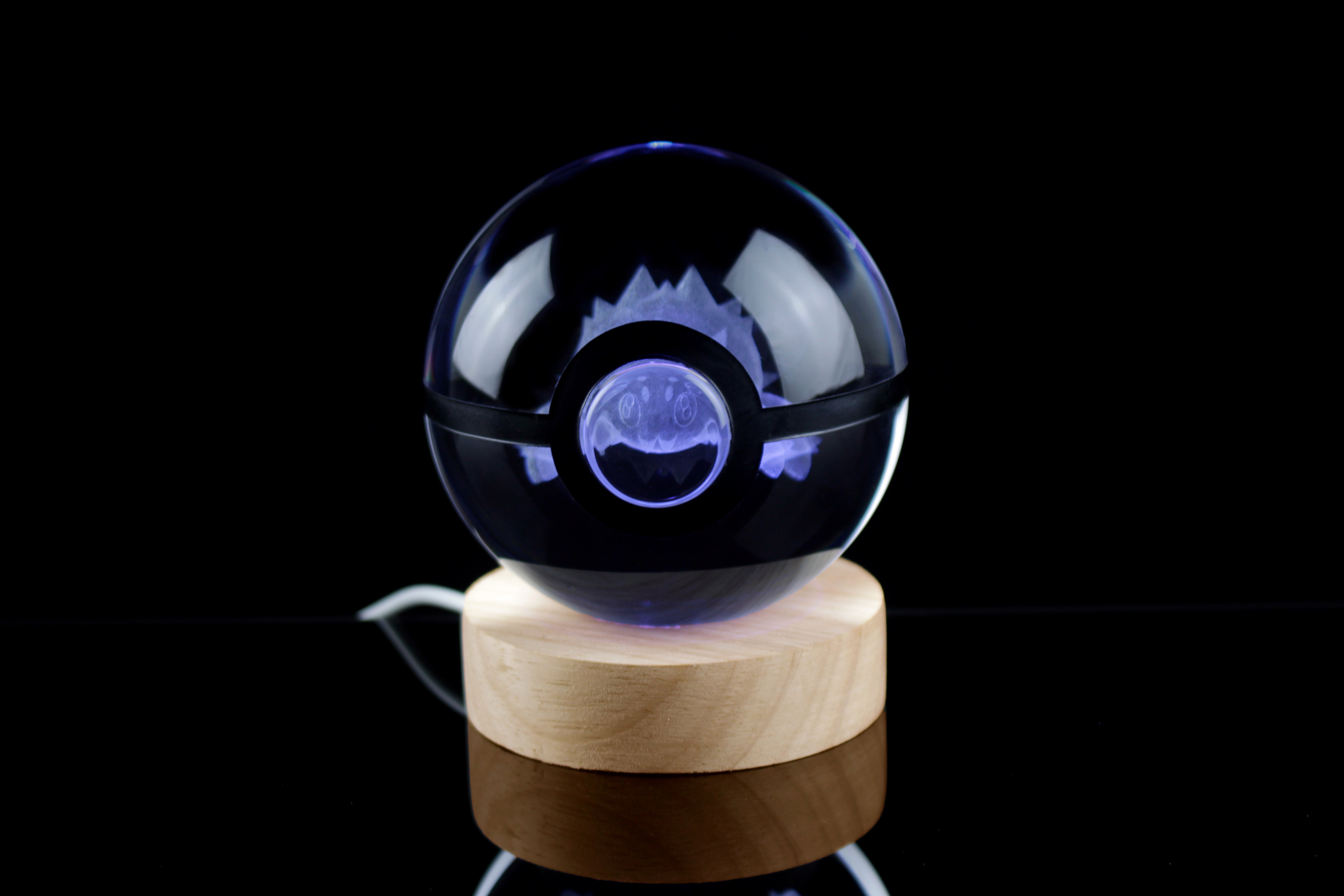 Joltik Large Crystal Pokeball