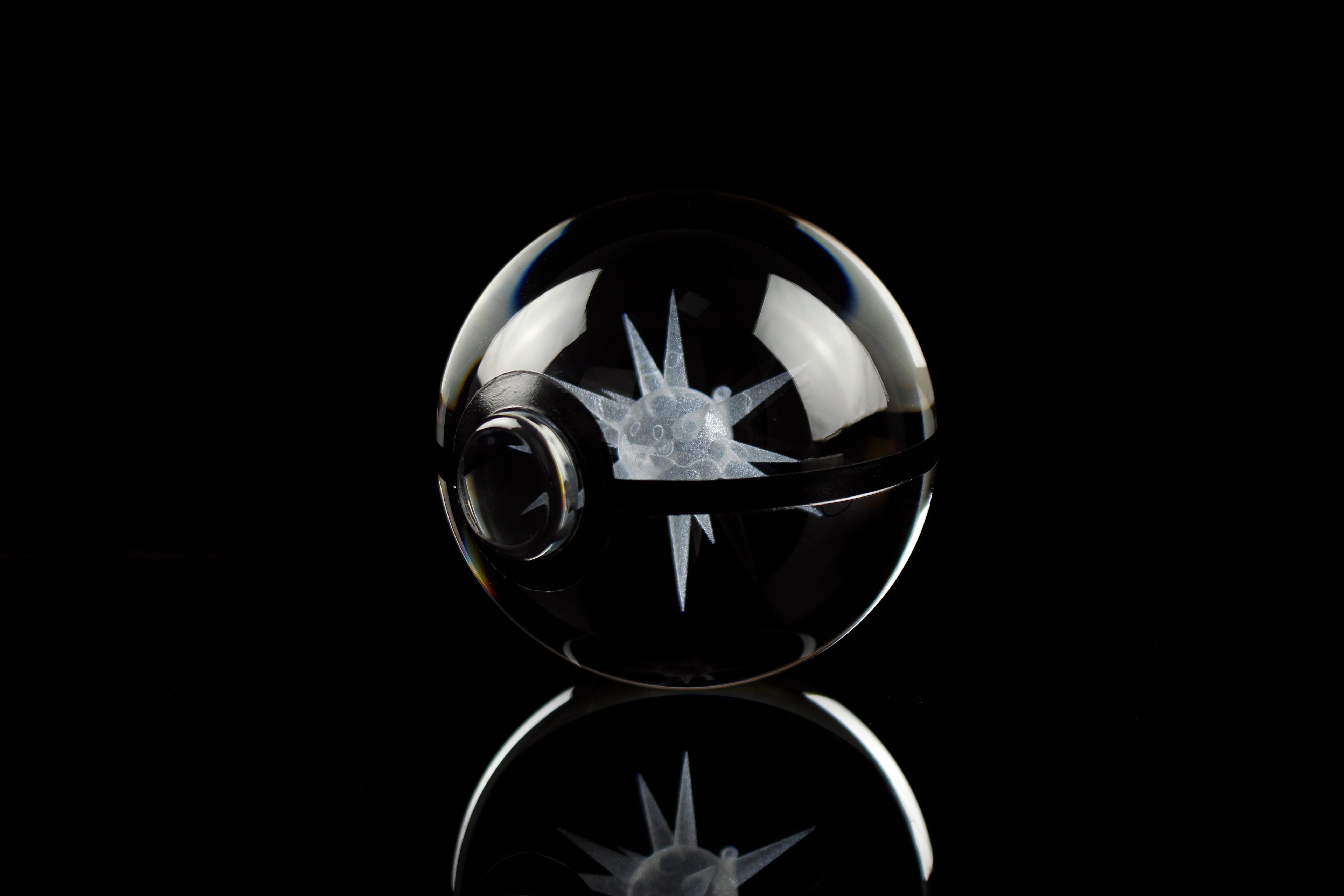 Oveqwil Large Crystal Pokeball