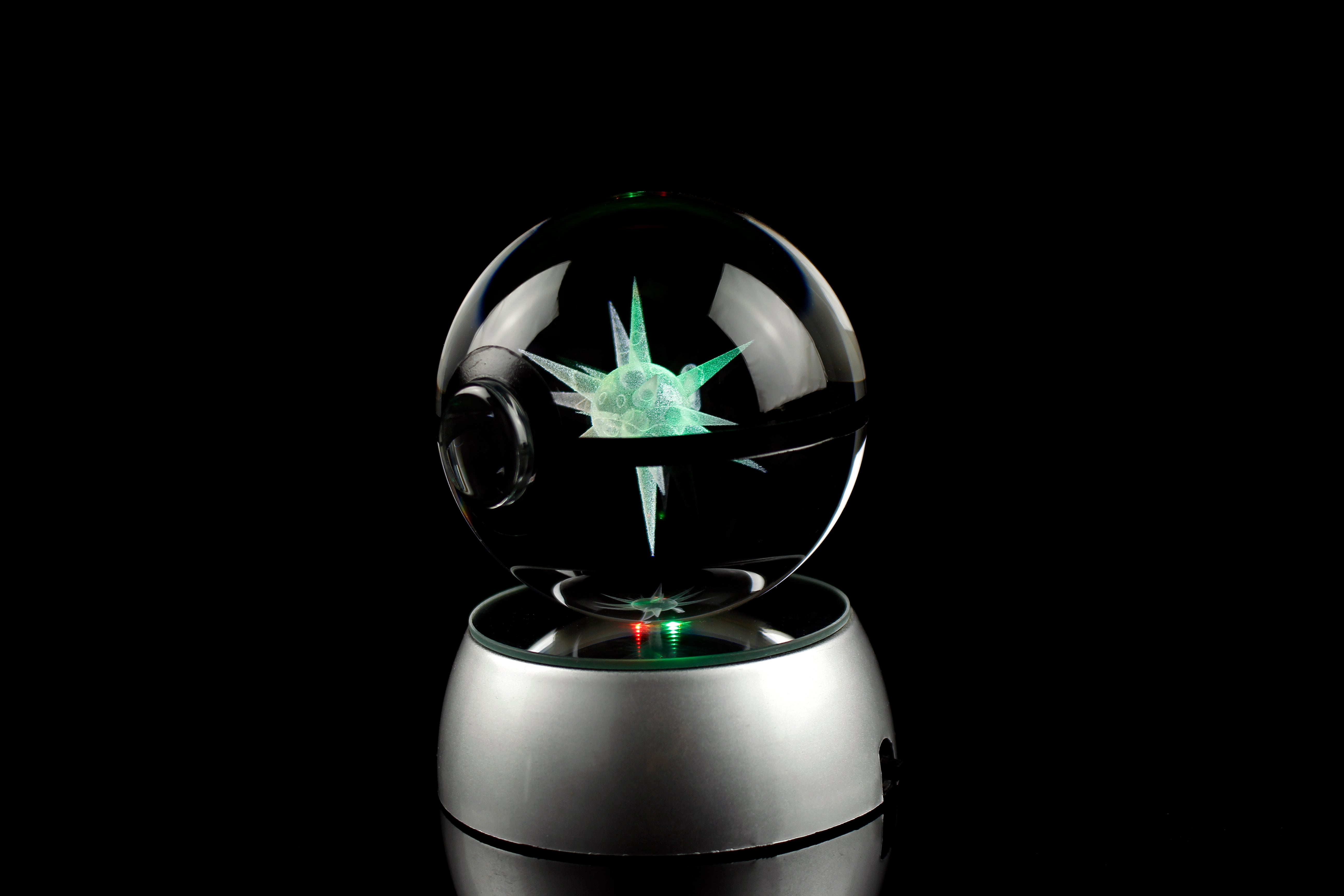 Oveqwil Large Crystal Pokeball