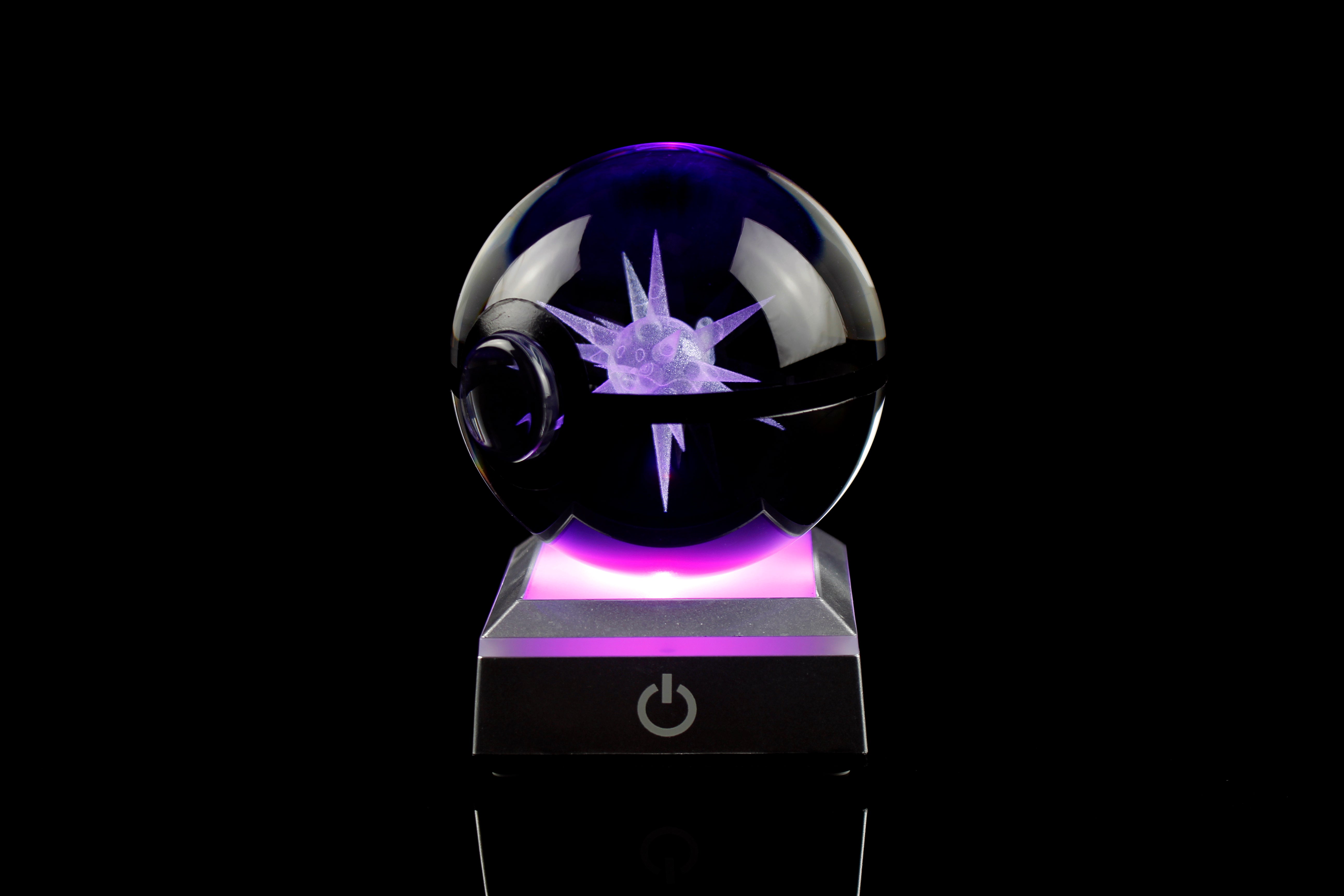 Oveqwil Large Crystal Pokeball