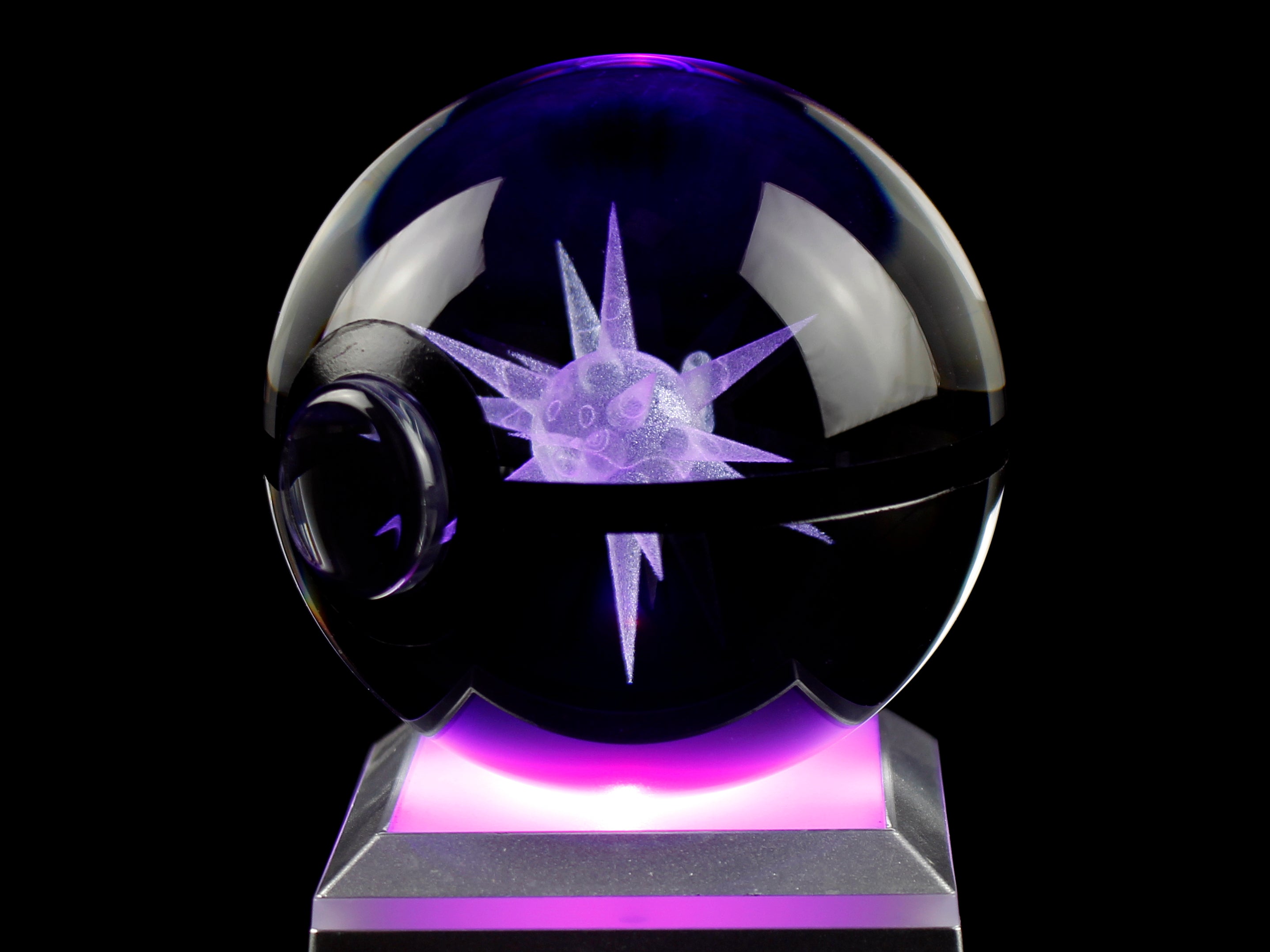 Oveqwil Large Crystal Pokeball