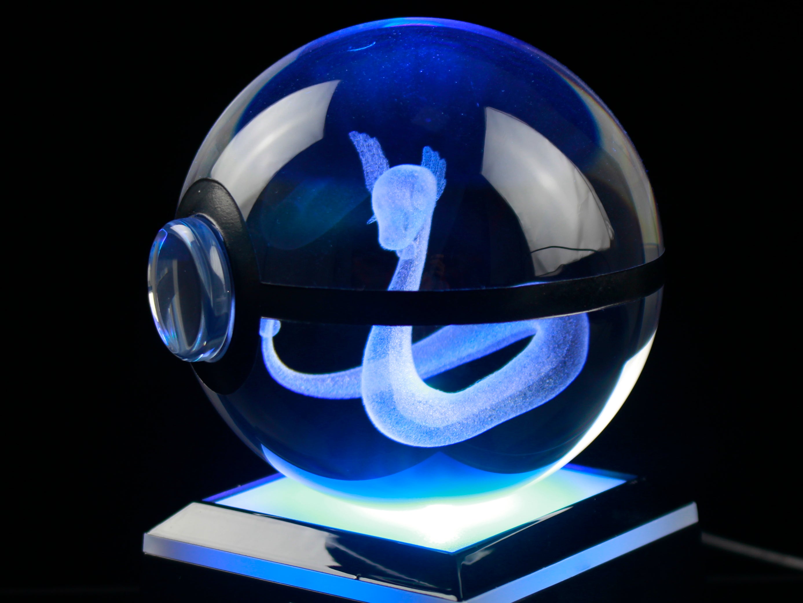 Dragonair Large Crystal Pokeball