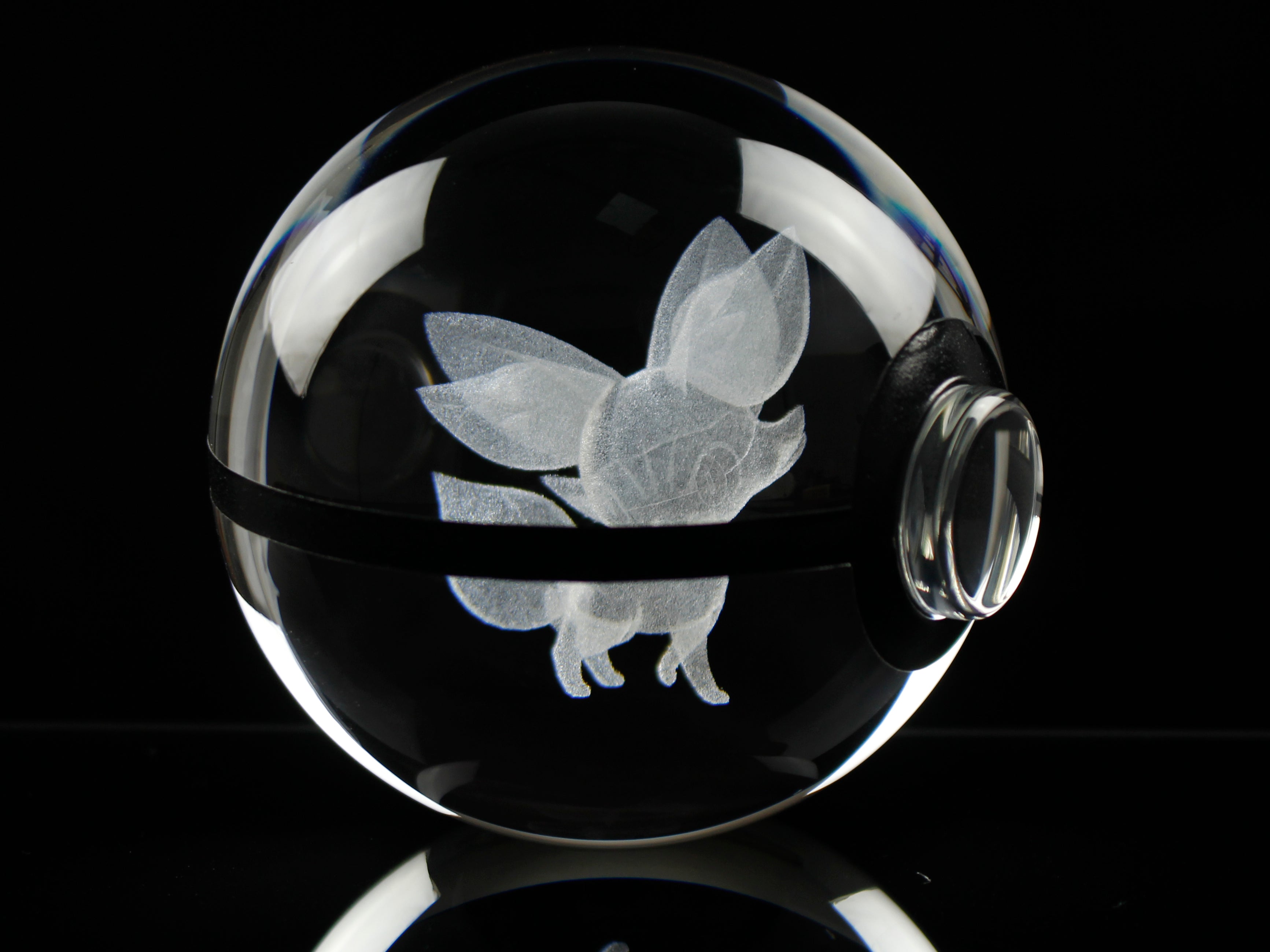 Fennekin Large Crystal Pokeball