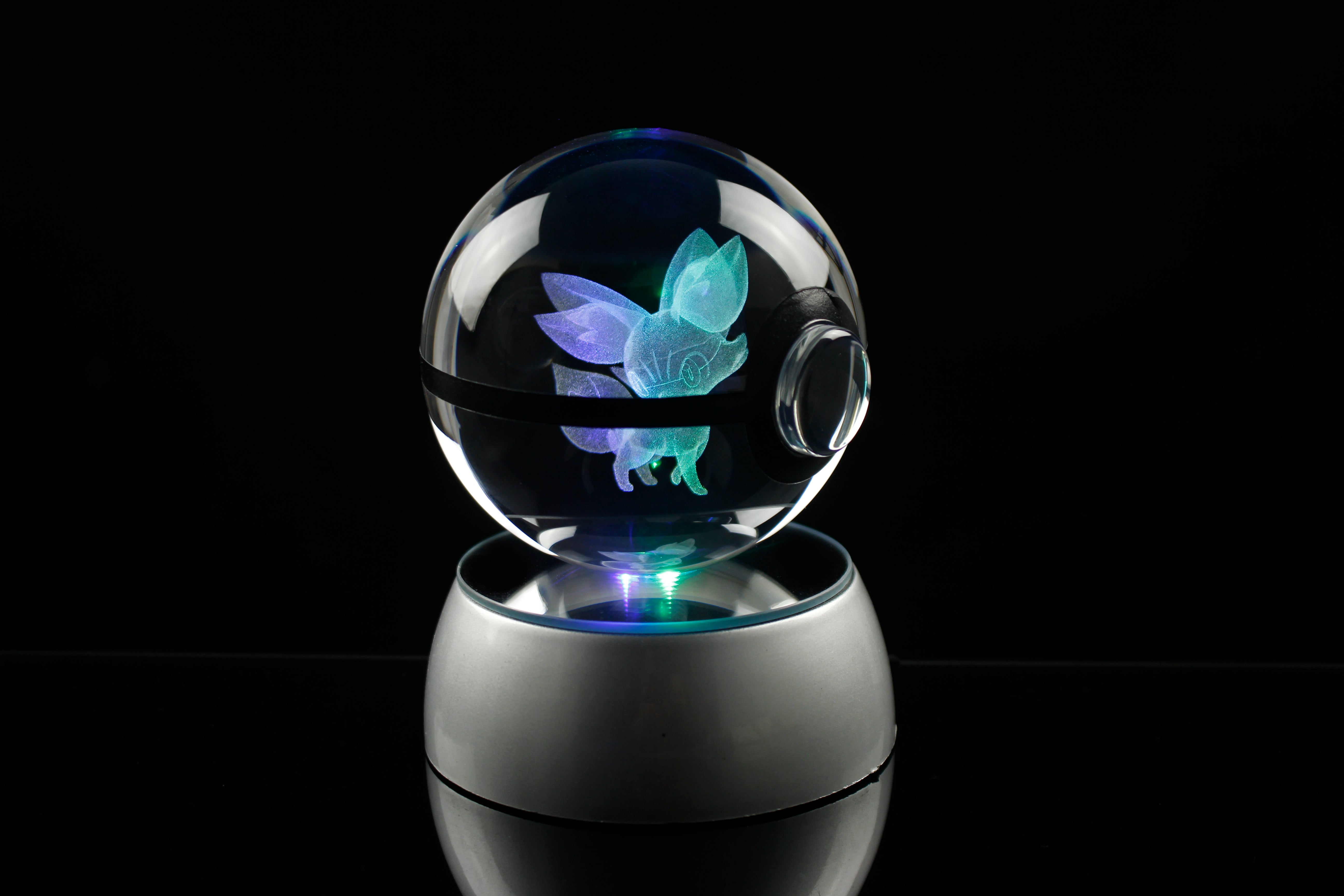 Fennekin Large Crystal Pokeball