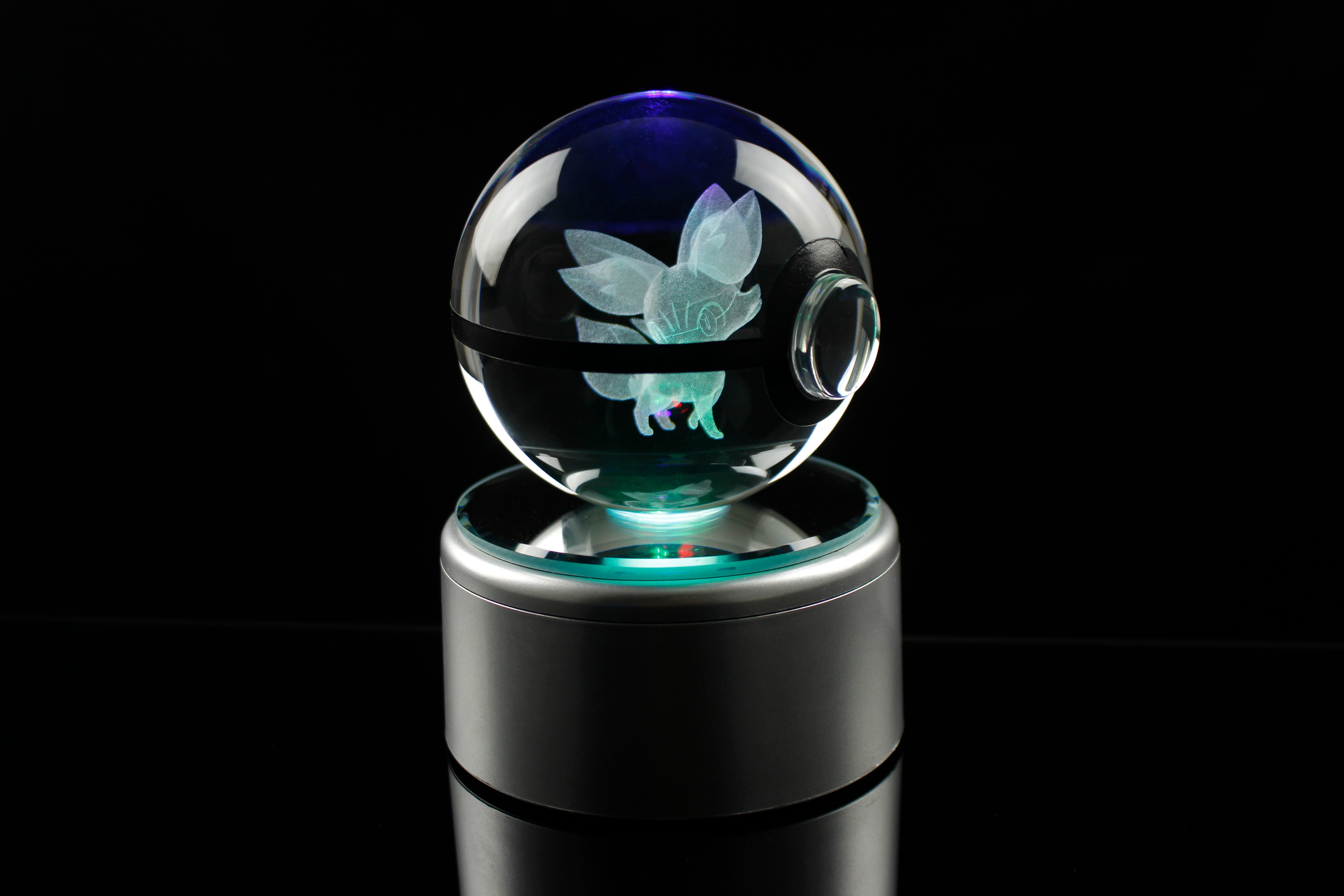 Fennekin Large Crystal Pokeball