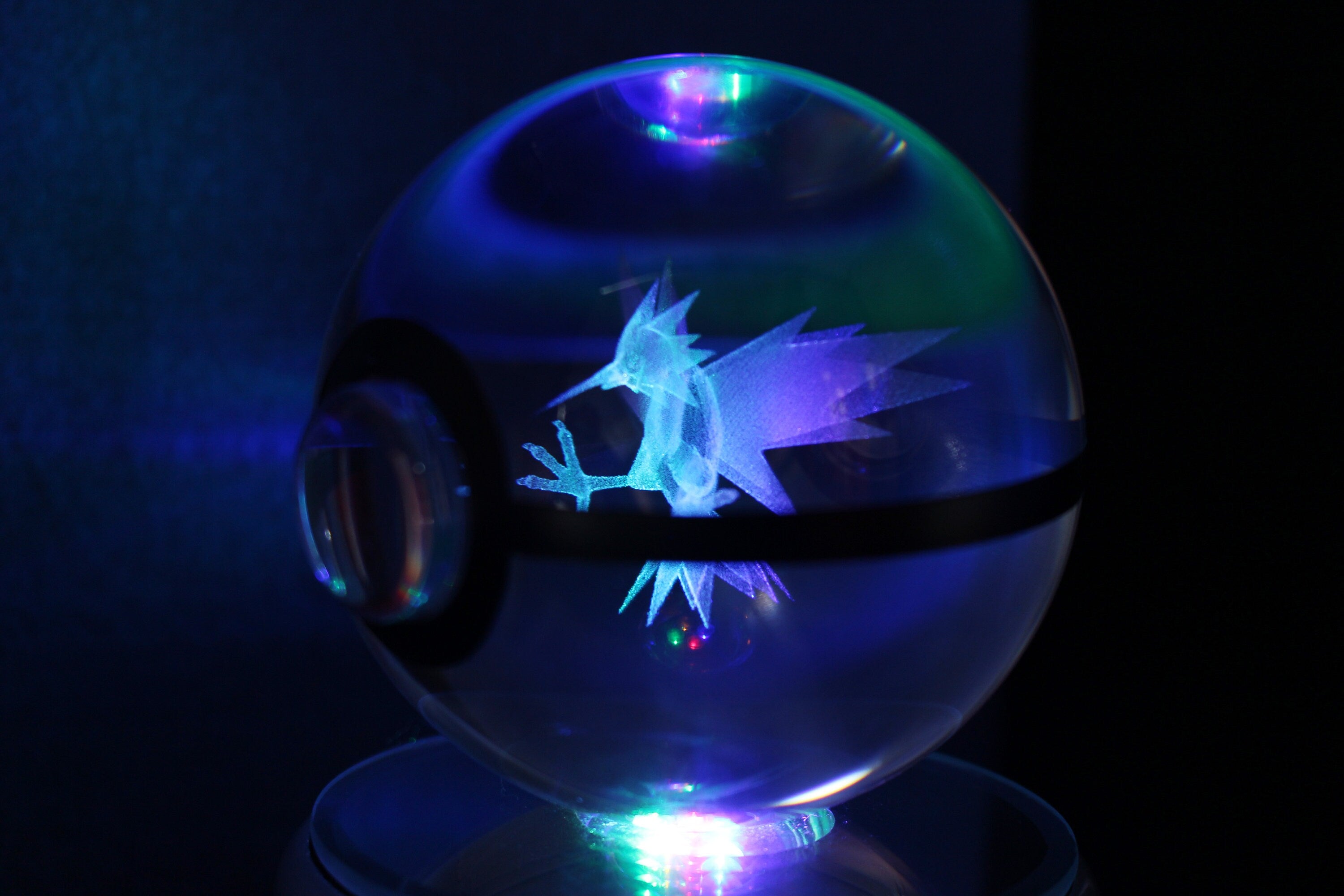 Zapdos Large Crystal Pokeball