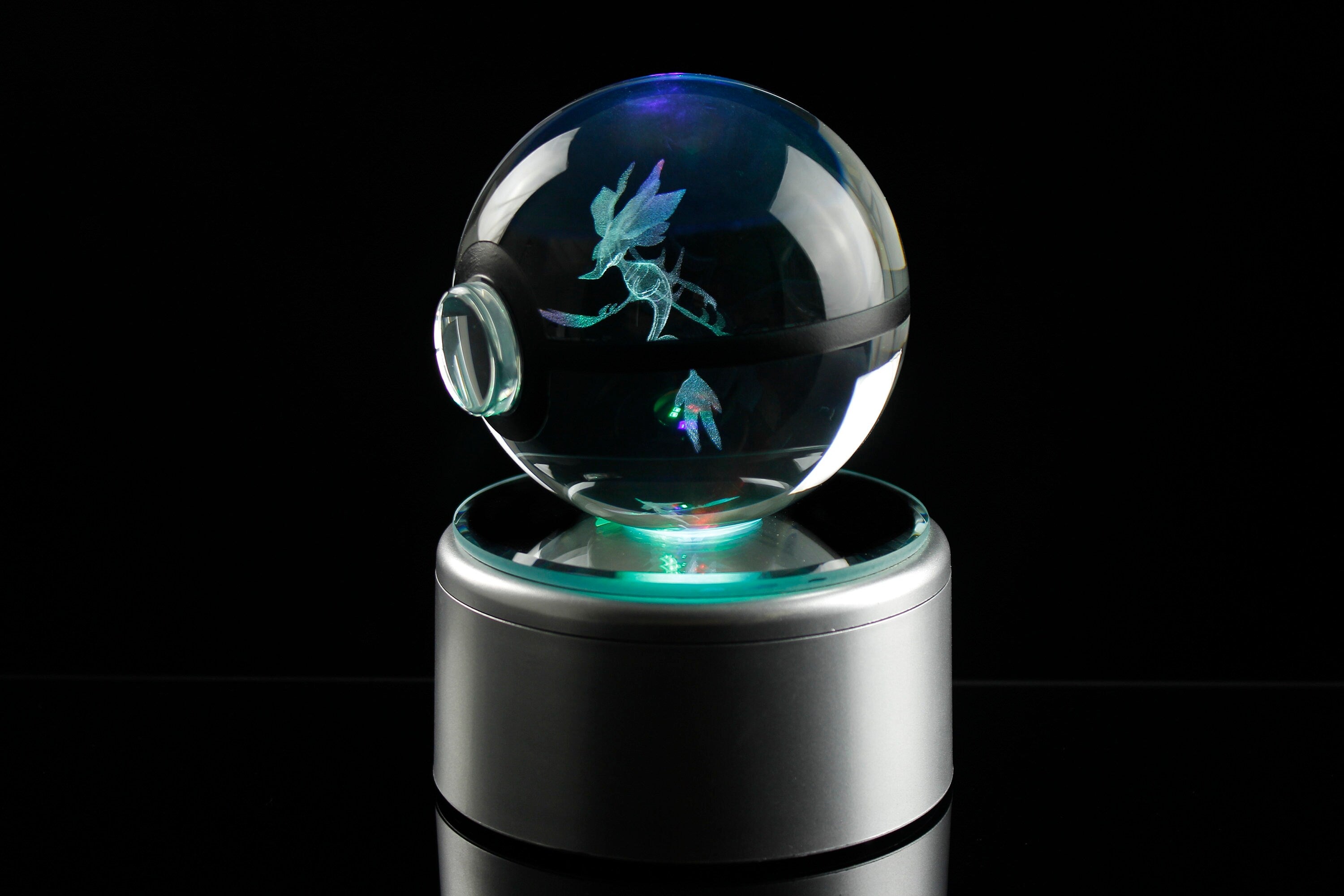 Dragalge Large Crystal Pokeball