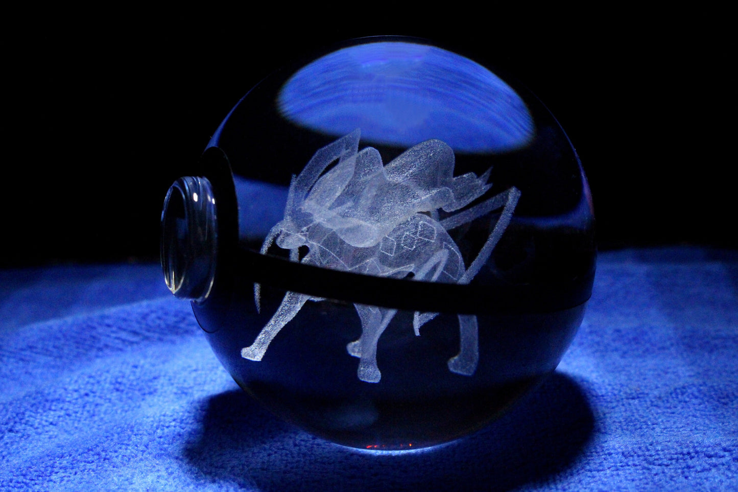 Suicune Large Crystal Pokeball