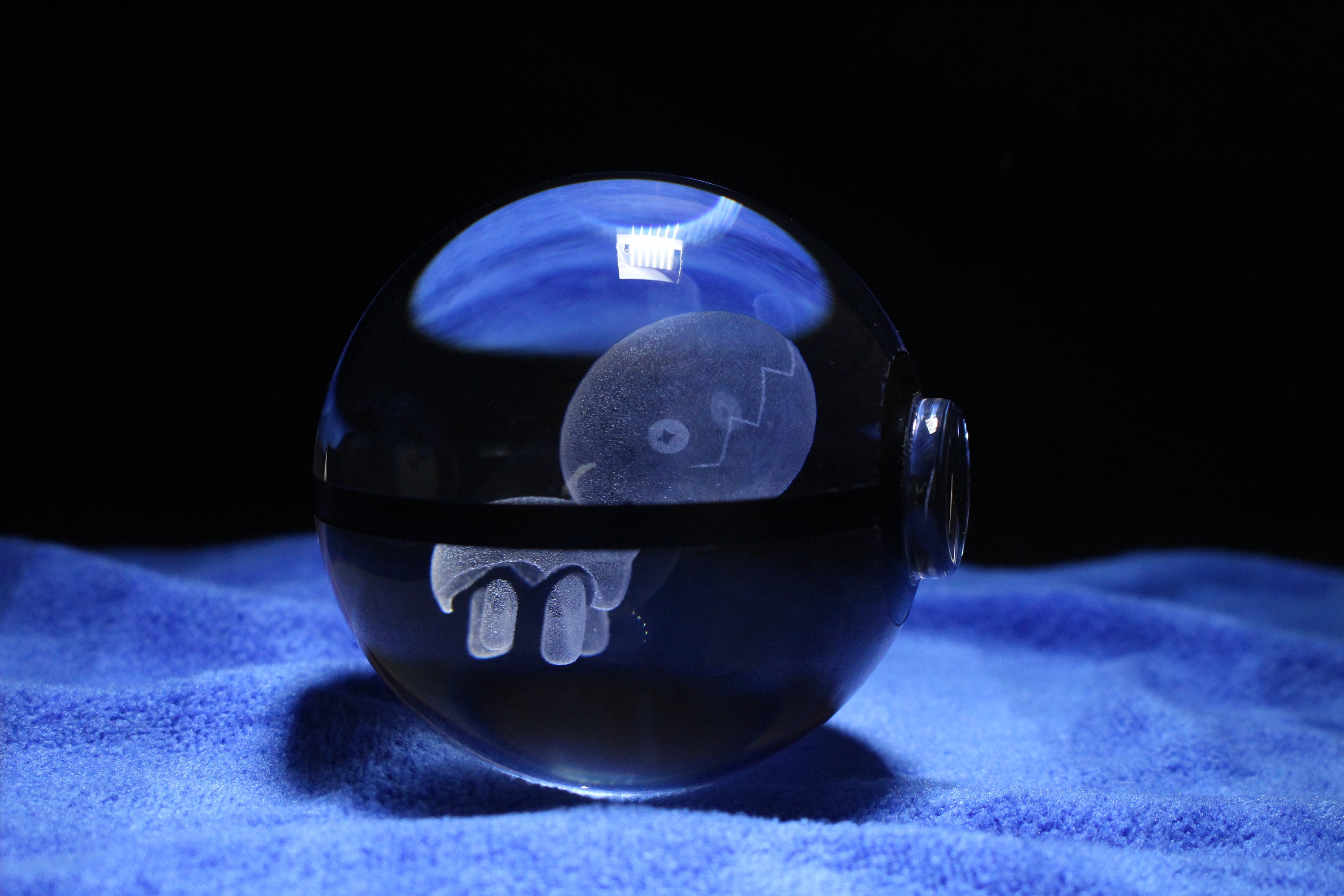Trapinch Large Crystal Pokeball